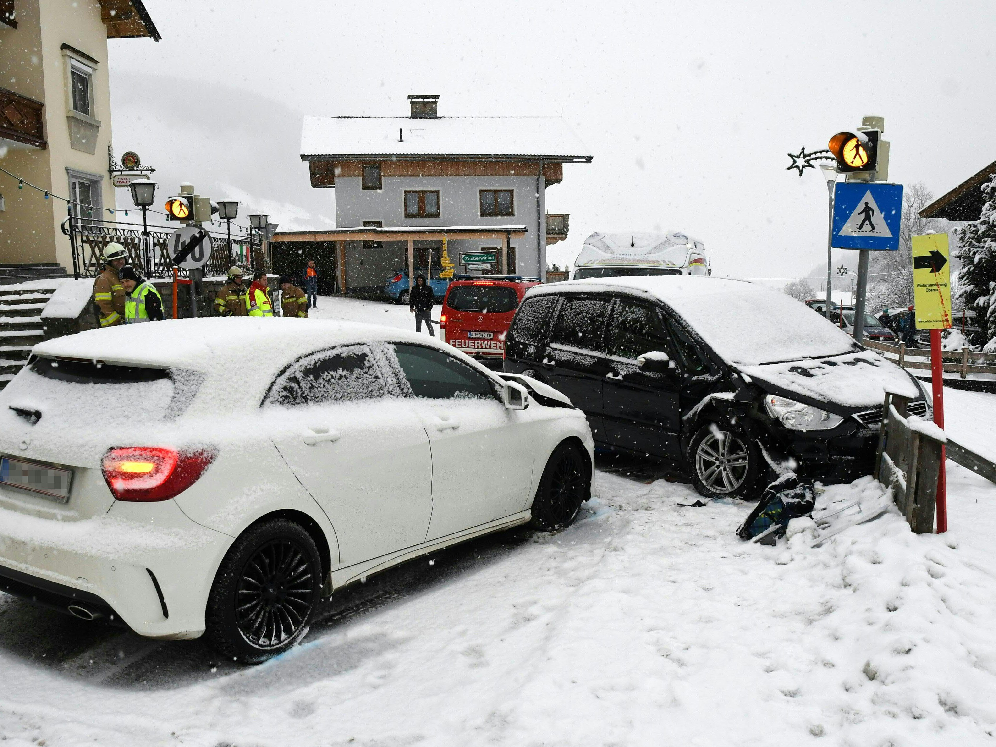 Elfjähriger geriet auf Tiroler Schutzweg zwischen Autos - tot