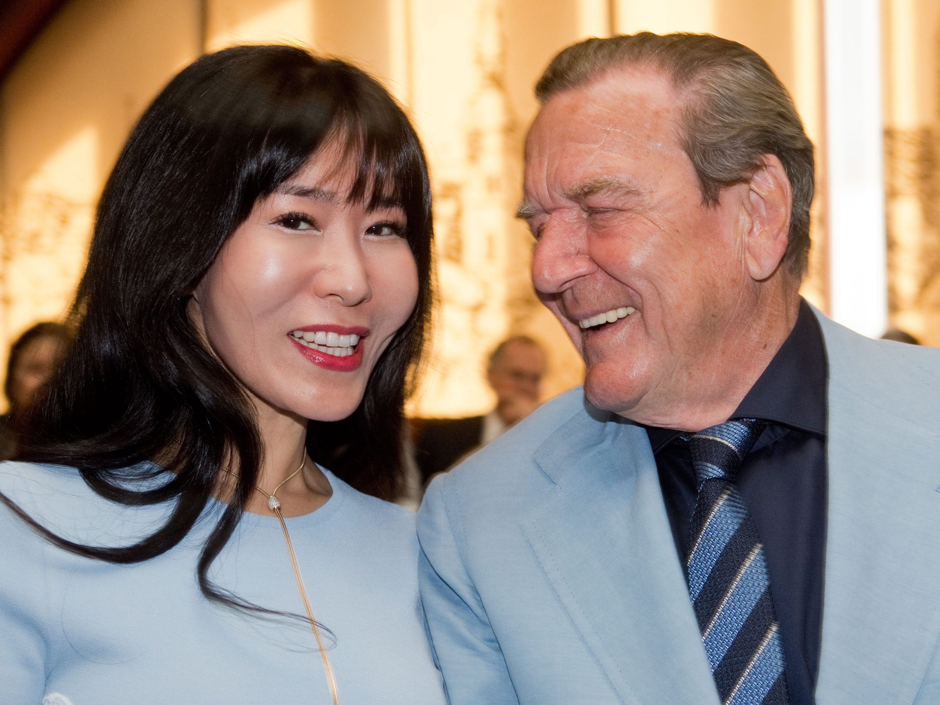 Deutschlands Altkanzler Gerhard Schröder feiert Silvester 2019/20 gemeinsam mit seiner Frau in Wien. Deutschlands Altkanzler Gerhard Schröder feiert Silvester 2019/20 gemeinsam mit seiner Frau in Wien.