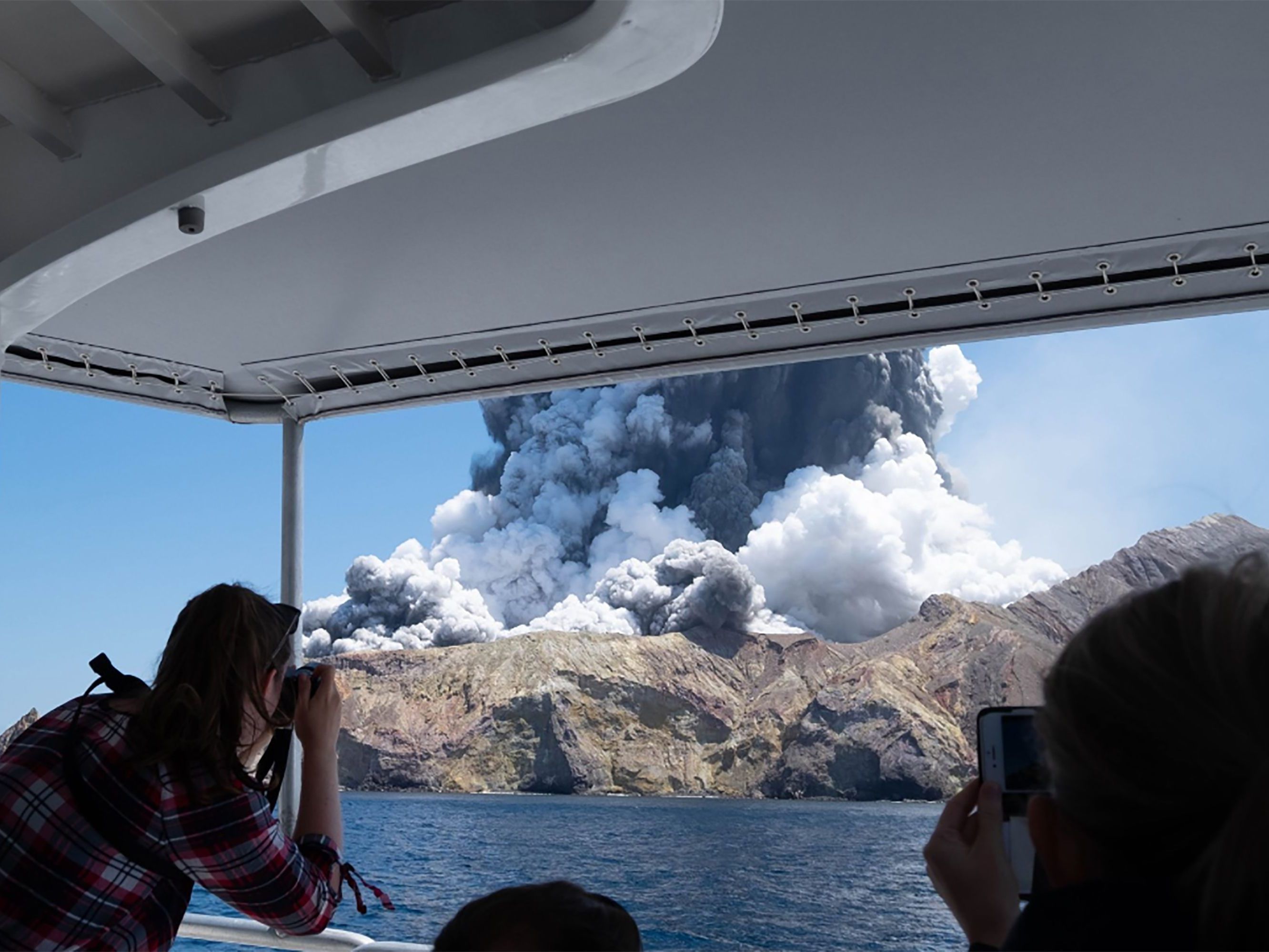 Momente nach der Eruption auf White Island Momente nach der Eruption auf White Island