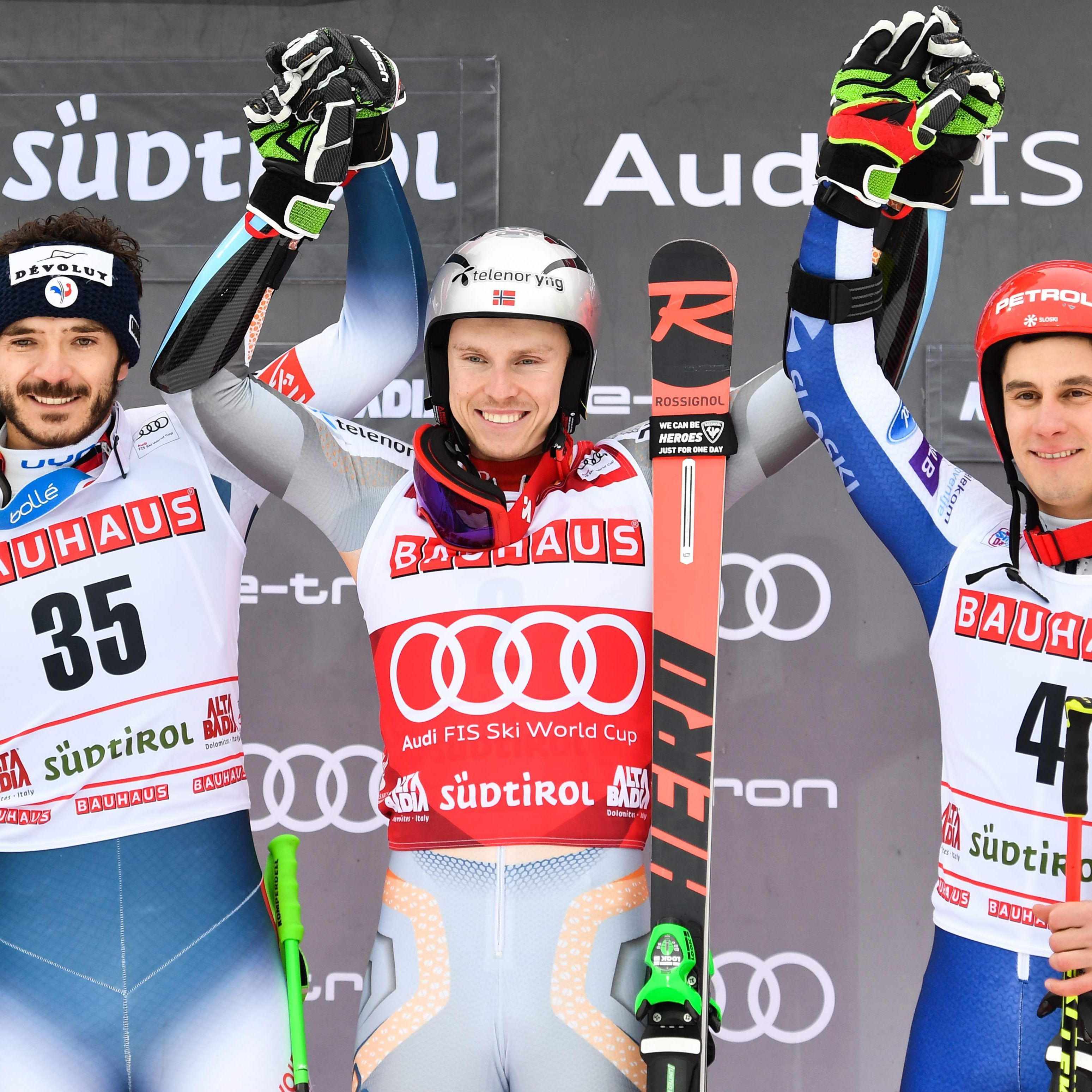 Das Siegerbild in Alta Baidia: (v.l.n.r.) Cyprien Sarrazin, Henrik Kristoffersen, Zan Kranjec.