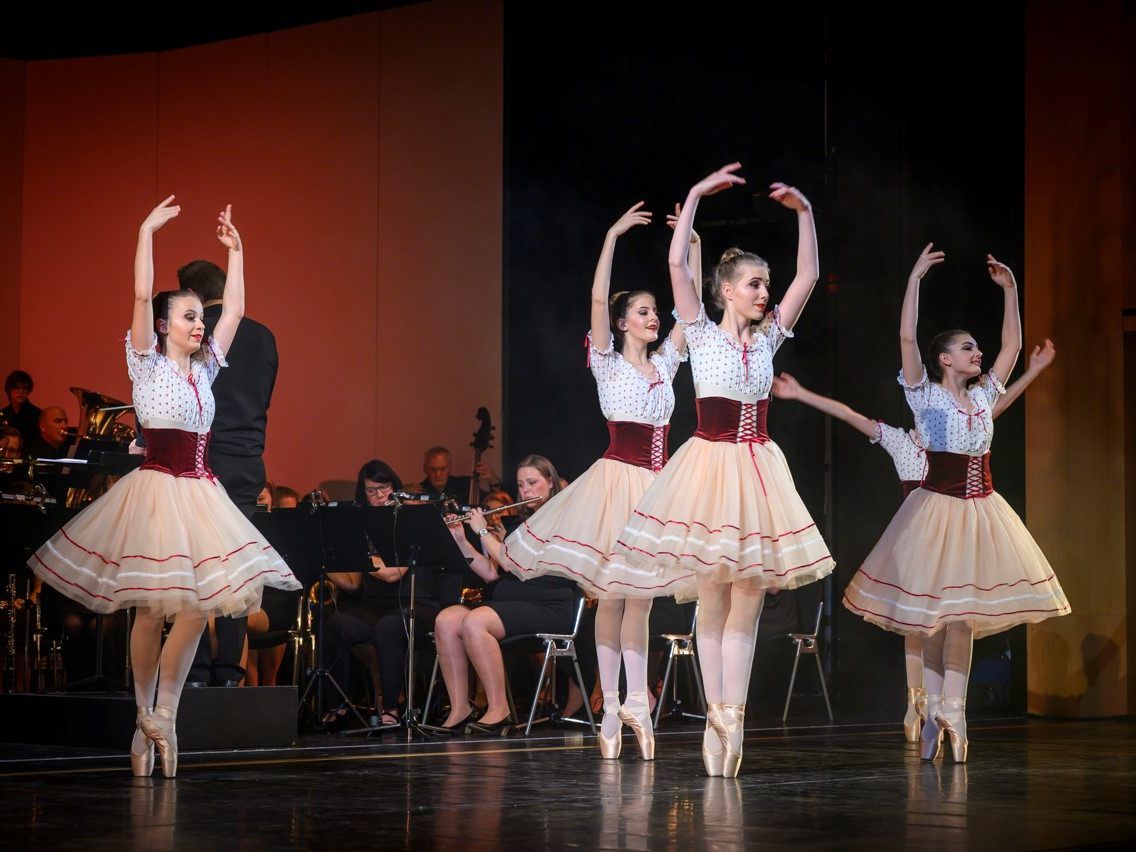 Konzerterfolg für Bürgermusik Götzis 1824 in Zusammenarbeit mit der Bühnentanzschule Dance Hall. Konzerterfolg für Bürgermusik Götzis 1824 in Zusammenarbeit mit der Bühnentanzschule Dance Hall.