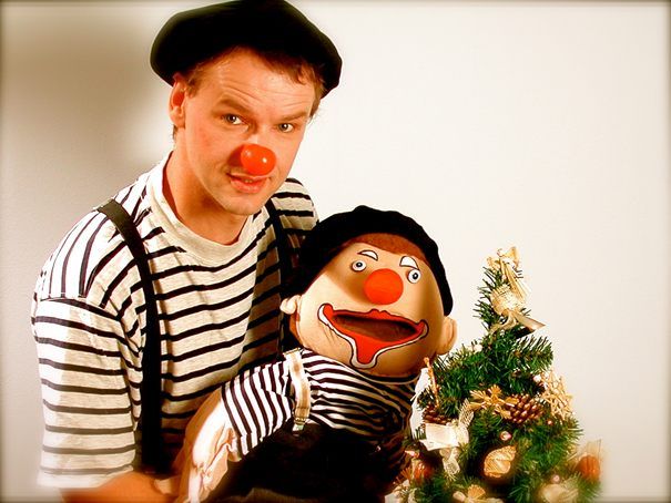 Das Theater am Saumarkt verkürzt die Wartezeit auf Weihnachten. Im Bild: Clown Dido.