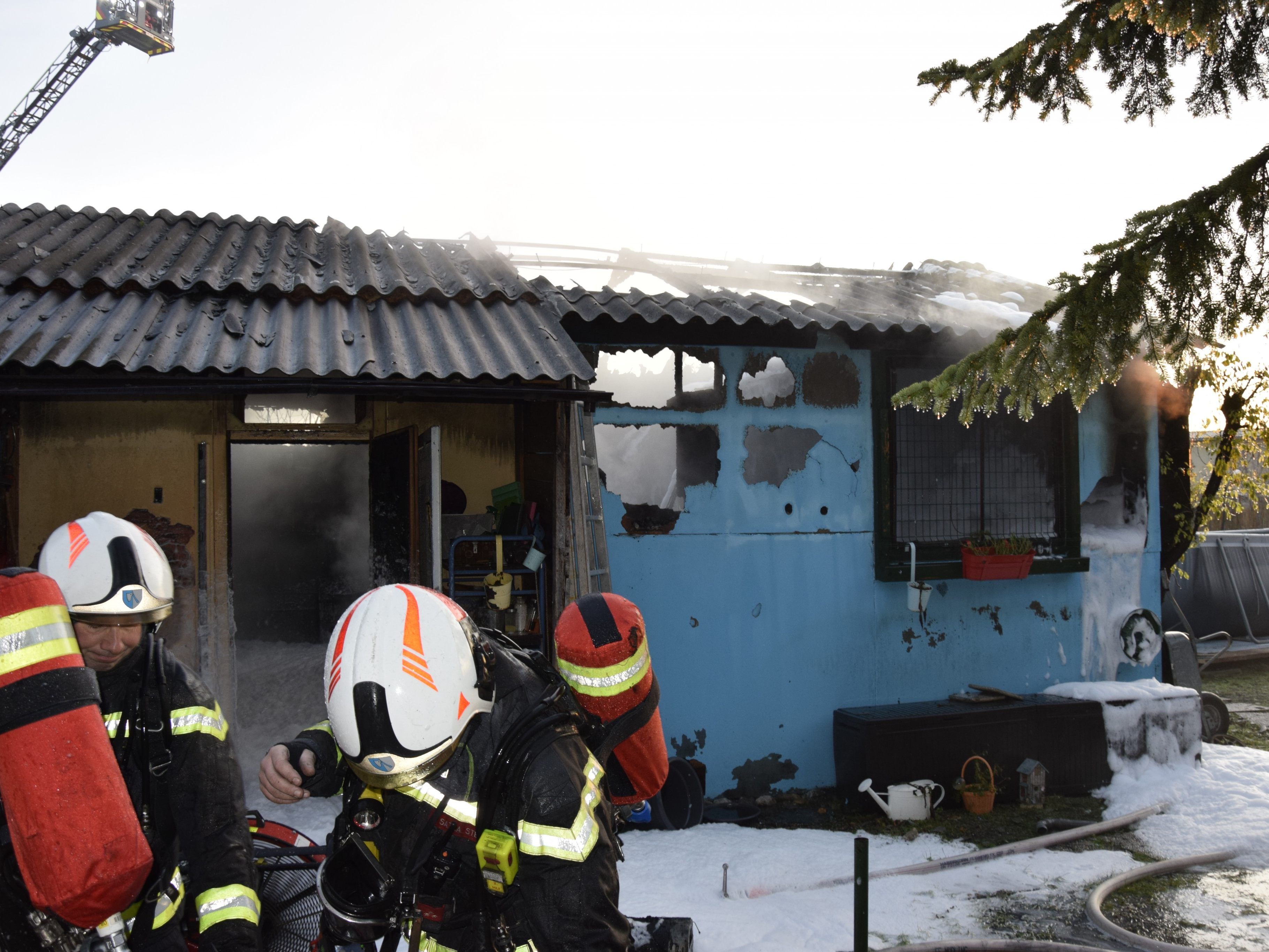 Rund 40 Mitglieder der Feuerwehr waren im Einsatz.