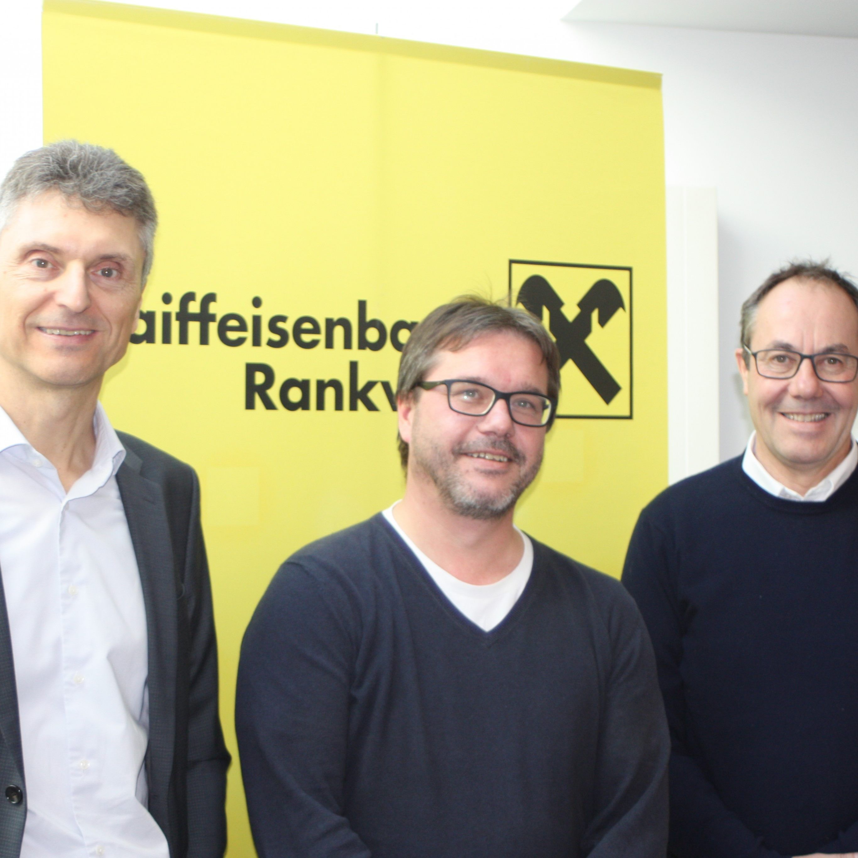Raika Direktor Roland Marte, RW Vorstandsmitglied Klaus Beiter und Vizebürgermeister Andreas Prenn im Smalltalk über RW Rankweil