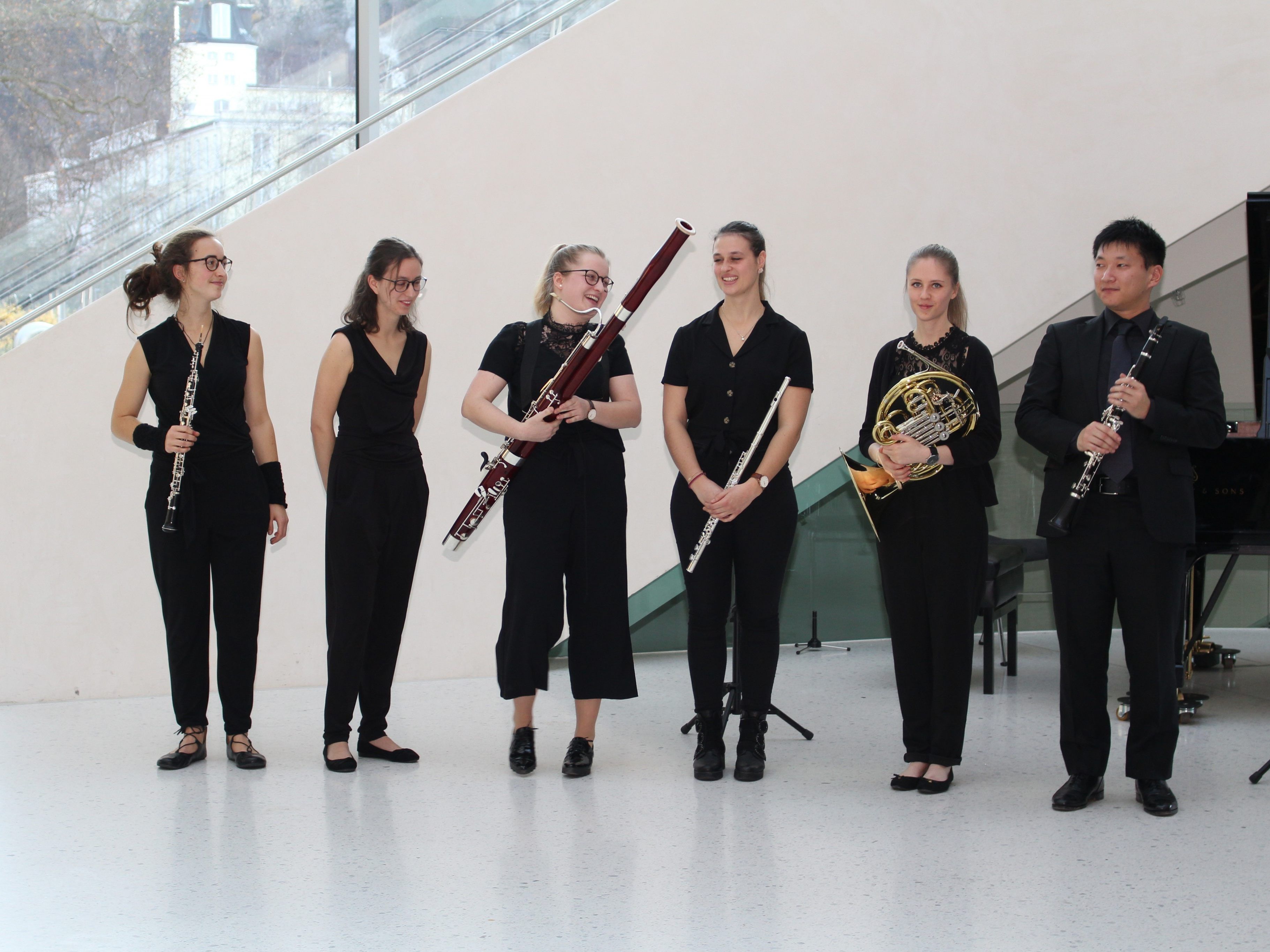 Melissa Hartmann, Judith Wiedemann, Anja Niederwolfsgruber, Anna Hanslbauer, Isabella Matt und Kenichi Kawabata. Melissa Hartmann, Judith Wiedemann, Anja Niederwolfsgruber, Anna Hanslbauer, Isabella Matt und Kenichi Kawabata.