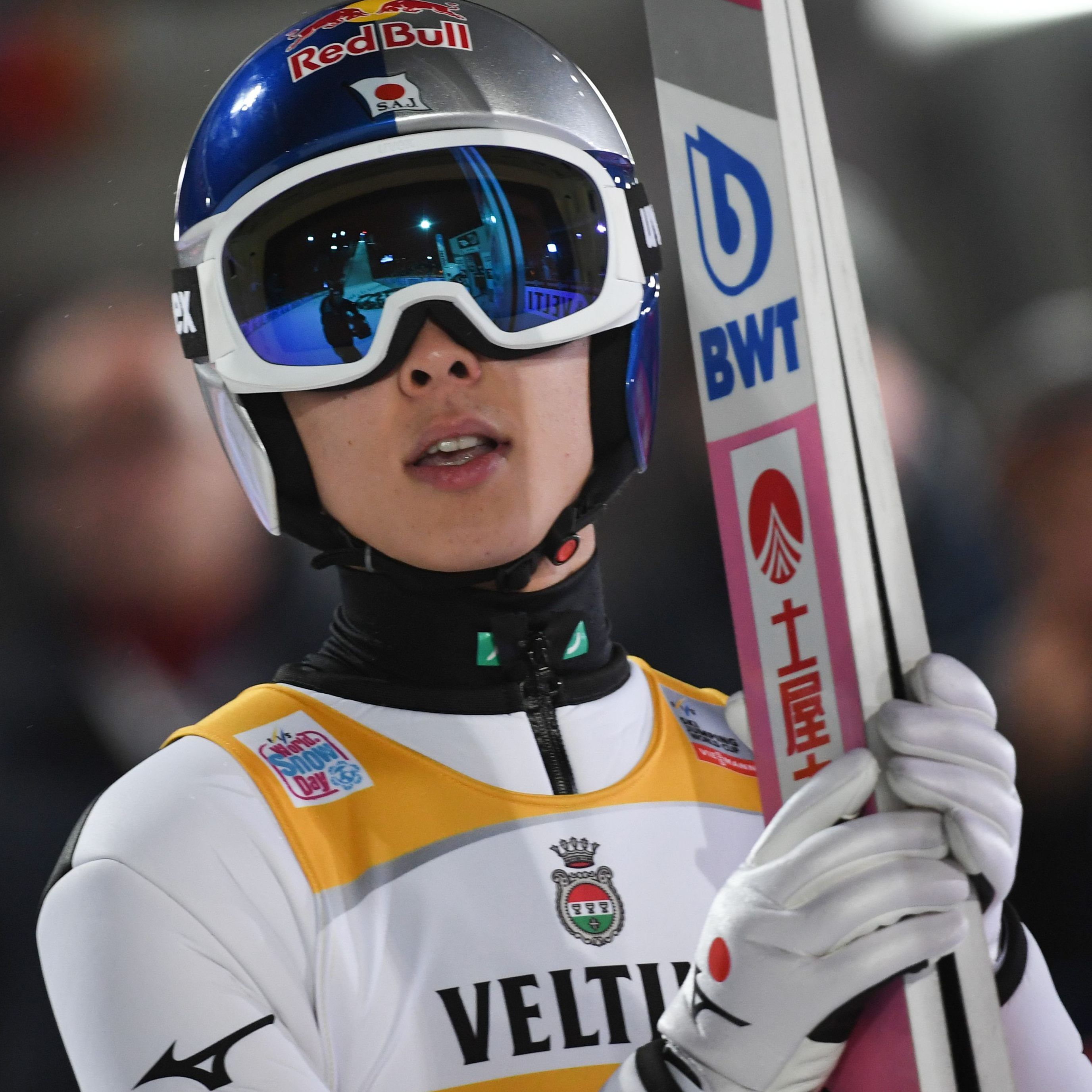 Der Japanaer Kobayashi hat bereits sein fünftes Tournee-Springen in Folge gewonnen.