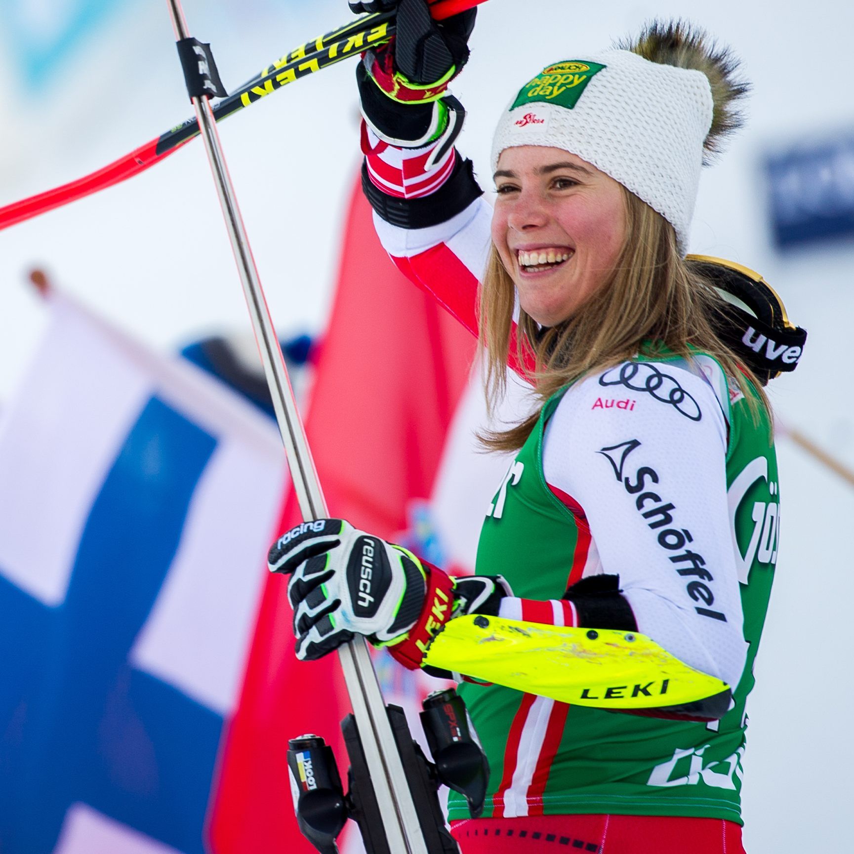 Katharina Liensberger jubelte am Samstag über Platz drei im Riesentorlauf von Lienz.