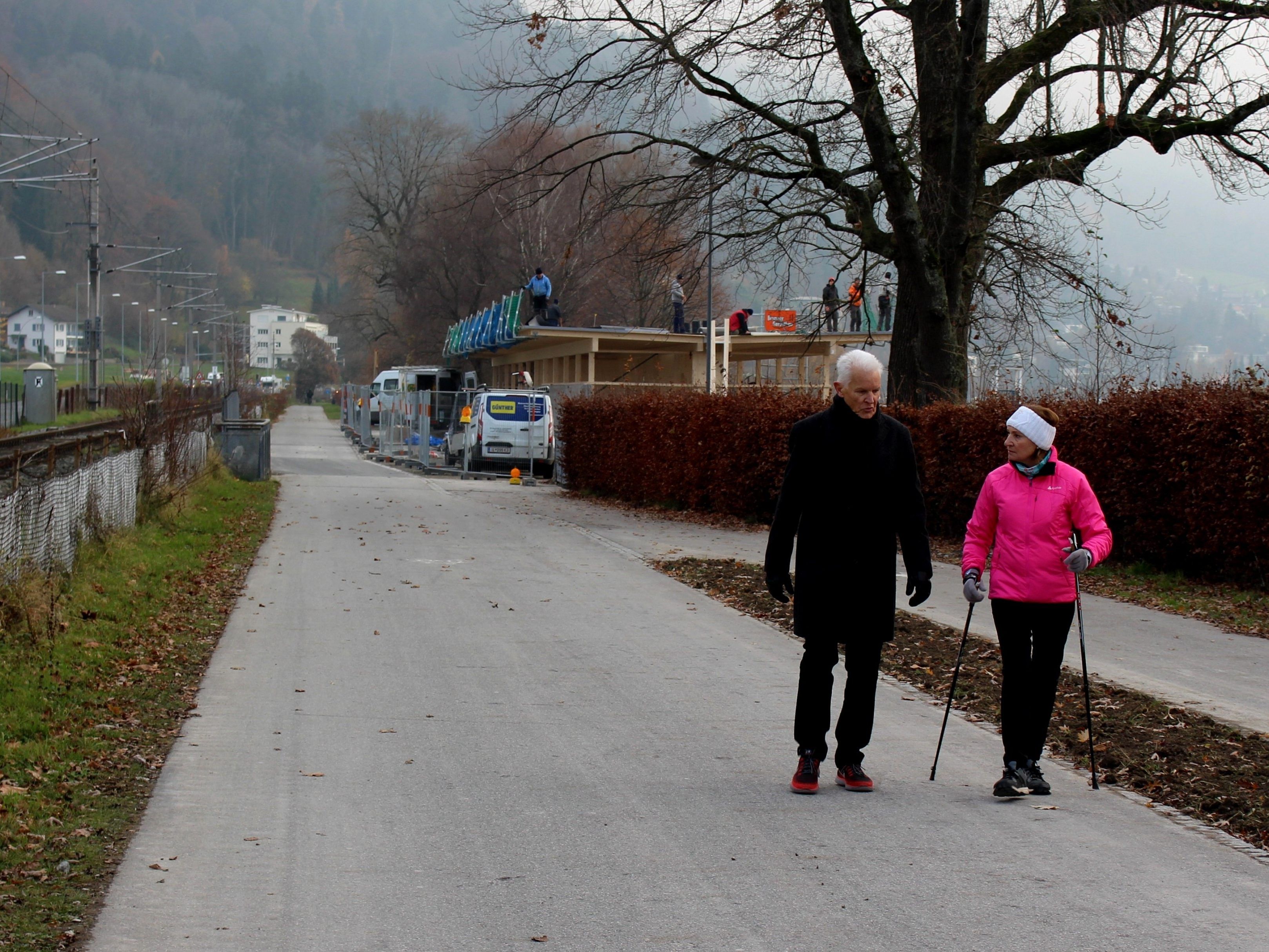 Hochwasserschutzprojekt Kugelbeer- und Oberlochauerbach am See: Die Bachdurchlässe ÖBB-Trasse bzw. Fuß- und Radweg sind fertiggestellt. Die Sperren sind aufgehoben. Hochwasserschutzprojekt Kugelbeer- und Oberlochauerbach am See: Die Bachdurchlässe ÖBB-Trasse bzw. Fuß- und Radweg sind fertiggestellt. Die Sperren sind aufgehoben.