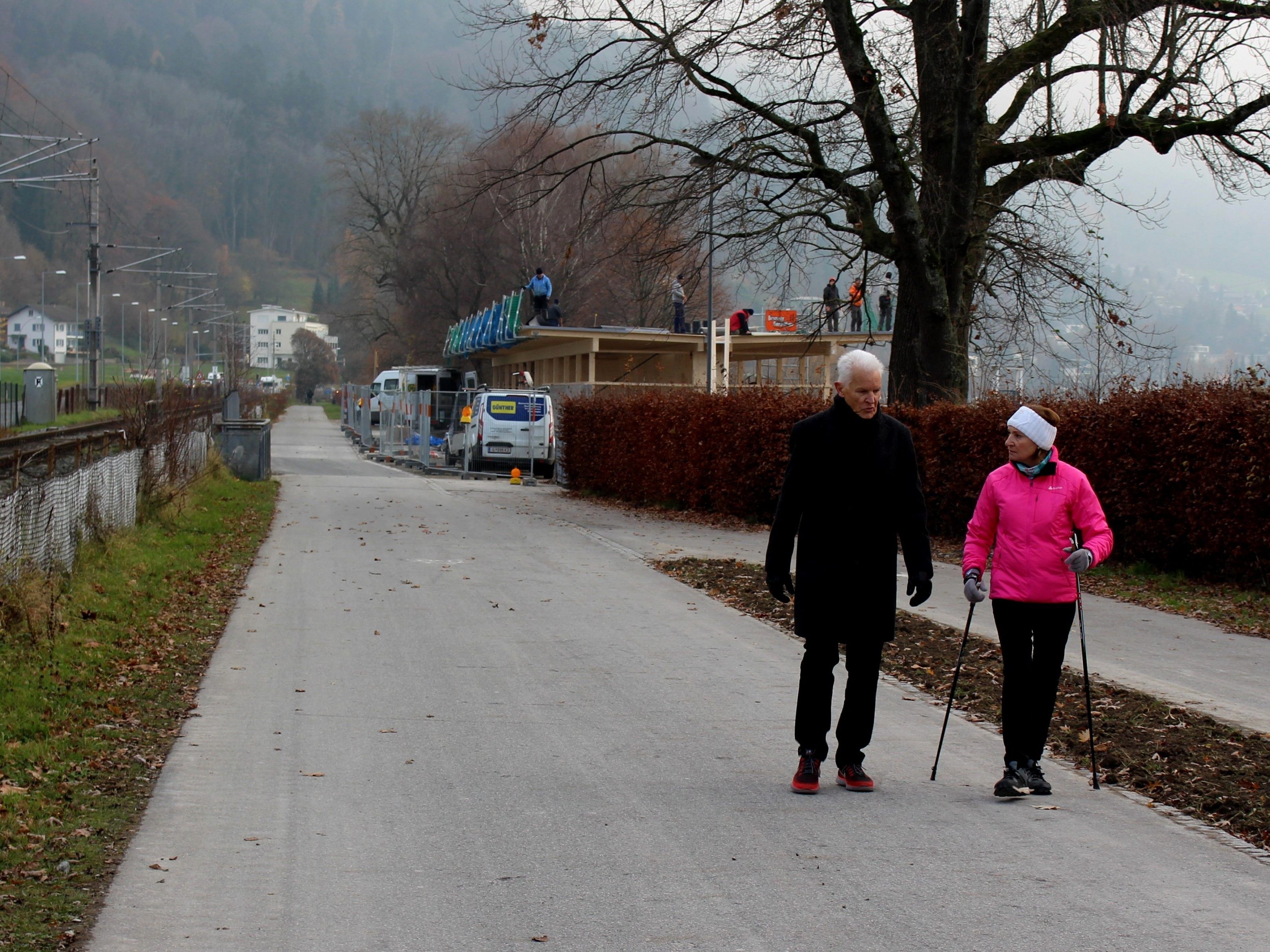 Hochwasserschutzprojekt Kugelbeer- und Oberlochauerbach am See: Die Bachdurchlässe ÖBB-Trasse bzw. Fuß- und Radweg sind fertiggestellt. Die Sperren sind aufgehoben.