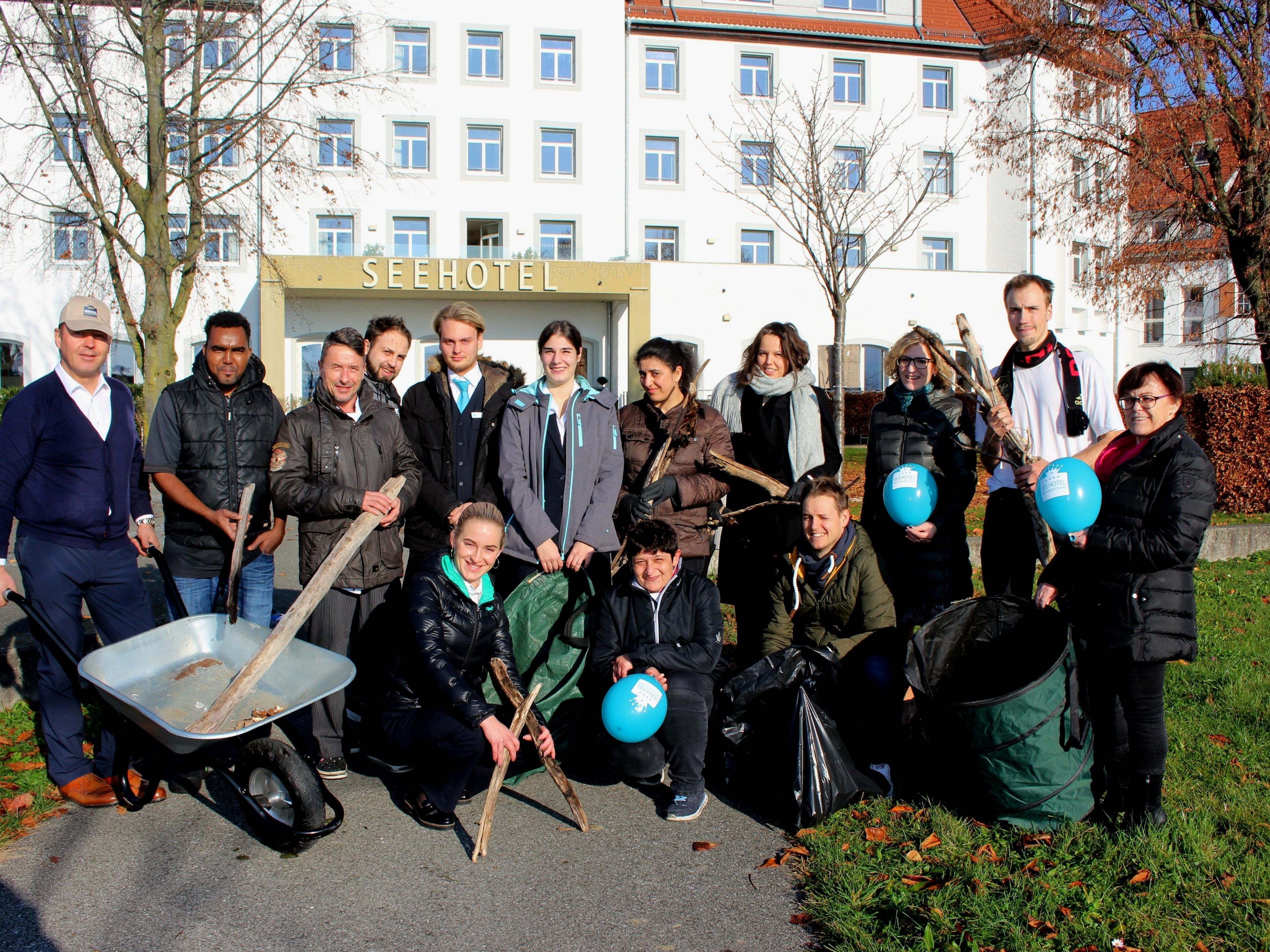 Das Seehotel organisierte eine „Aufräum-Aktion“ am Lochauer Kaiserstrand, und zahlreiche Mitarbeiter des Hotels waren hier gerne mit dabei.