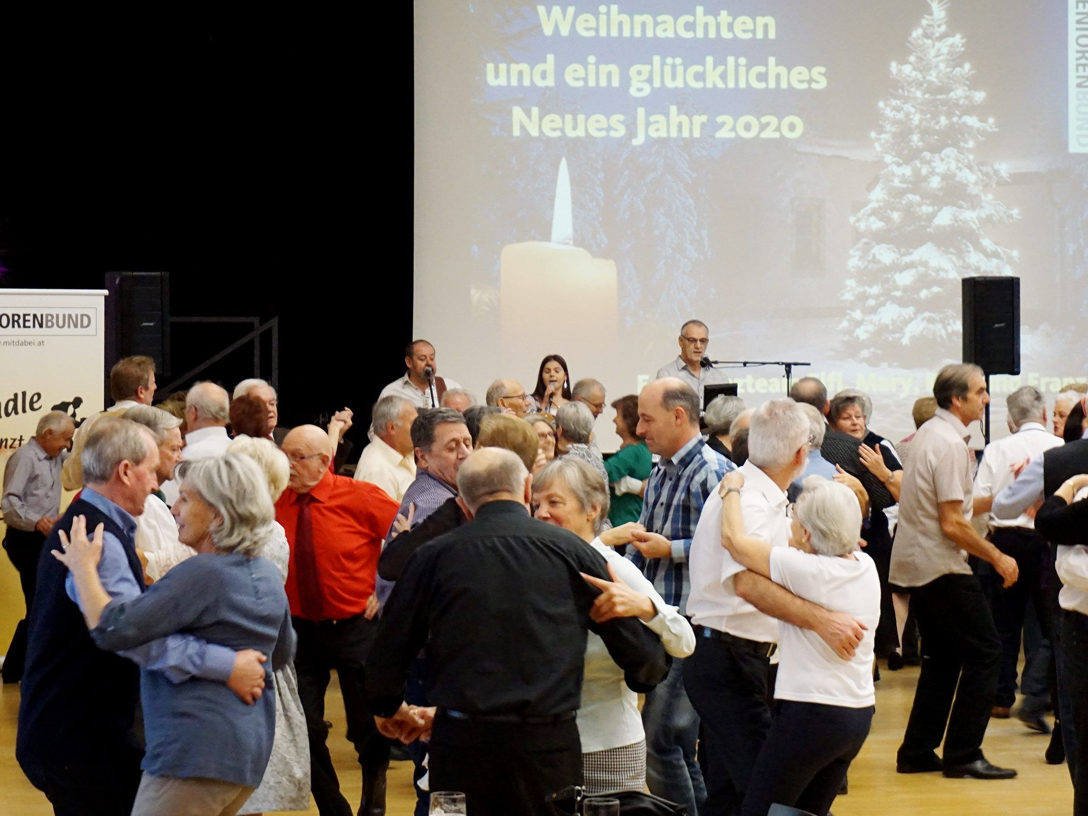 Der Seniorenbund lud zum Ländle tanzt Weihnachtstanz nach Koblach ein