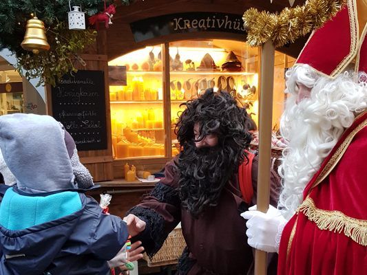 Der Nikolaus kommt in die Altstadt