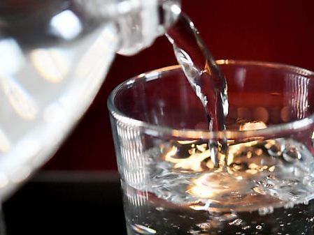 Nach "Trinkverbot" - Drogeriekette kündigt Änderung an Nach "Trinkverbot" - Drogeriekette kündigt Änderung an