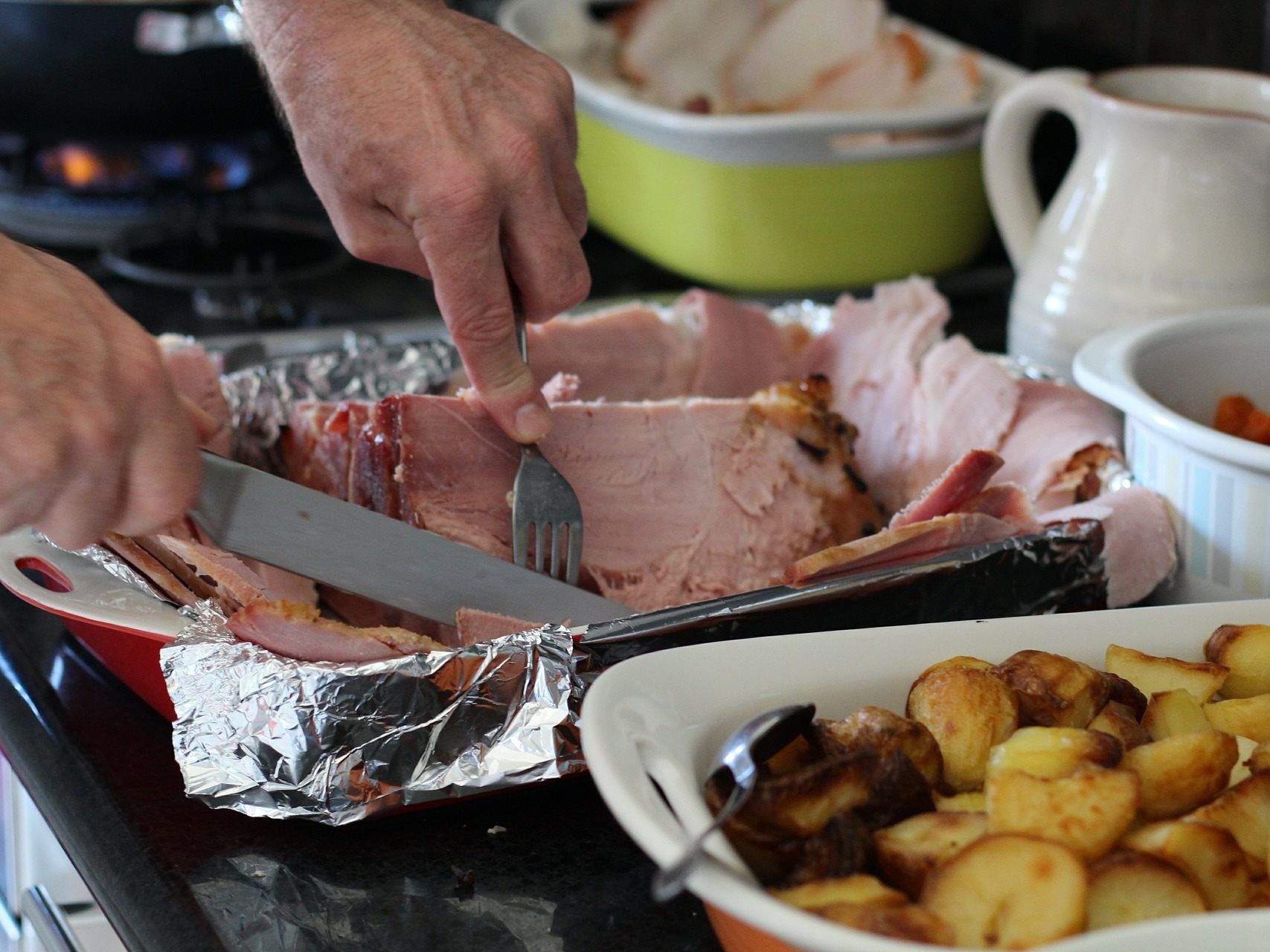 Zu Weihnachten landen meist Klassiker wie Fisch, Braten und Raclette auf dem Tisch. Zu Weihnachten landen meist Klassiker wie Fisch, Braten und Raclette auf dem Tisch.