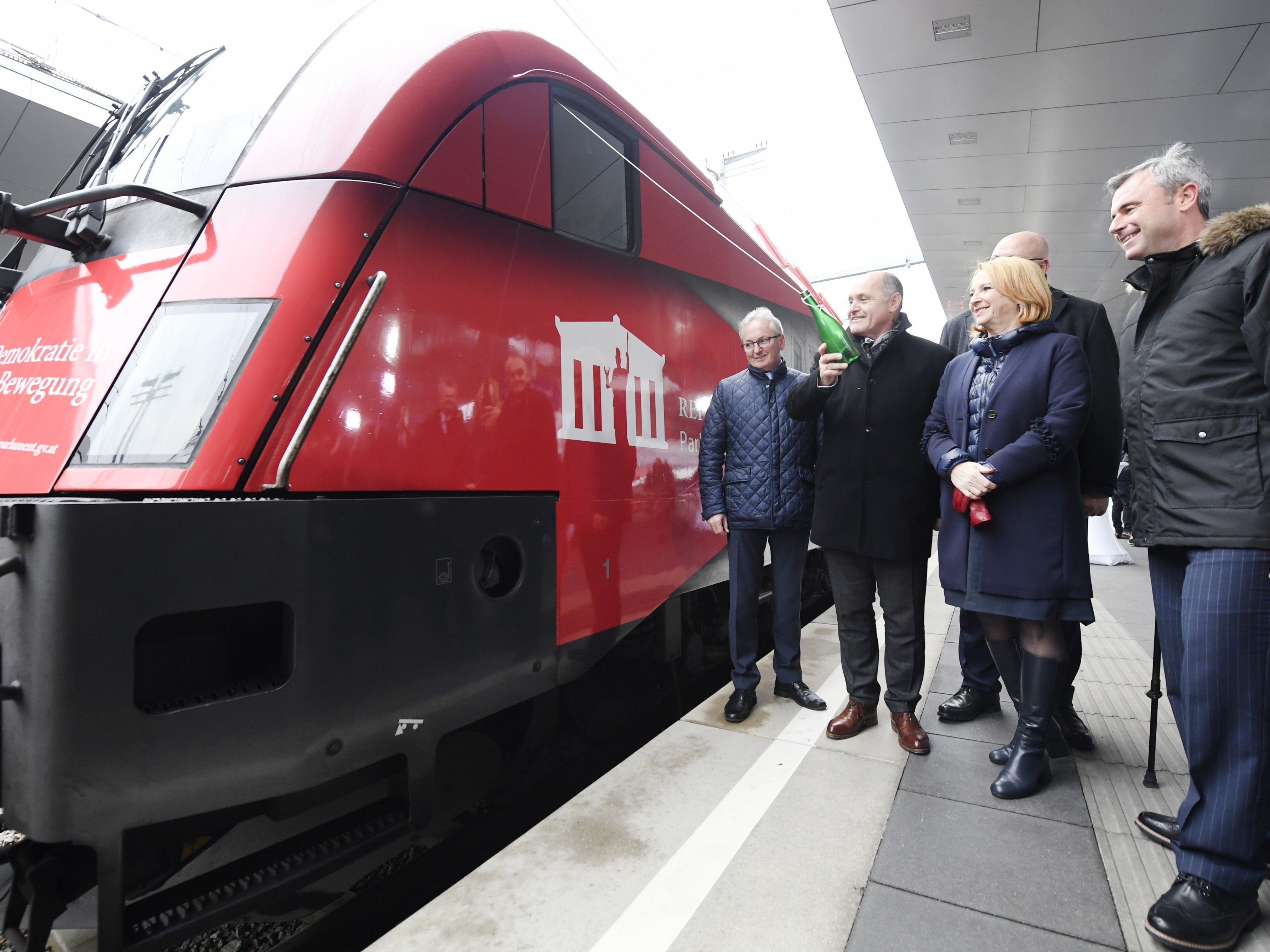 Die Demokratie-Lok ist in ganz Österreich unterwegs.