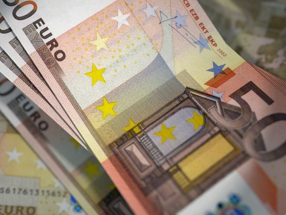 Die beiden Männer fälschten 50-Euro-Scheine und verkauften sie. Die beiden Männer fälschten 50-Euro-Scheine und verkauften sie.
