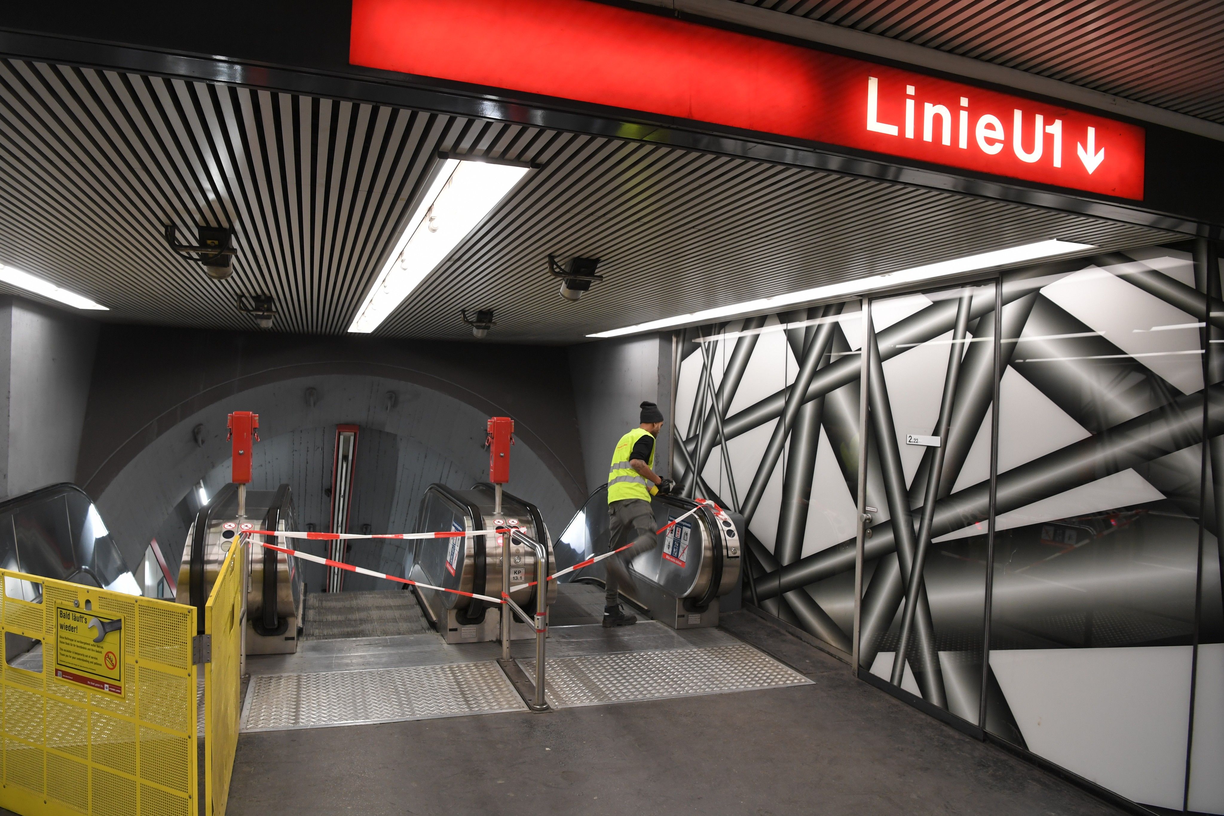 Ein Kabelbrand legte die U1 lahm. Ein Kabelbrand legte die U1 lahm.