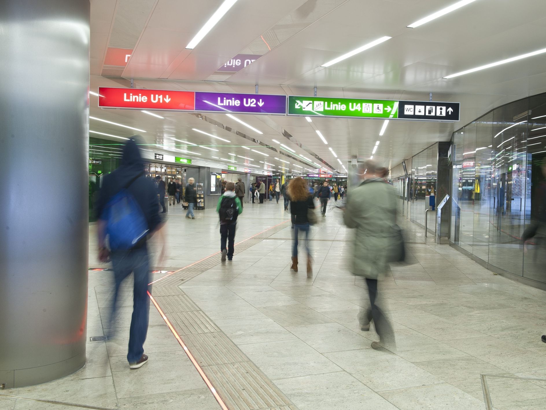 Ein Feuerwehreinsatz in der U-Bahnstation Karlsplatz führt zu Störungen im Frühverkehr.