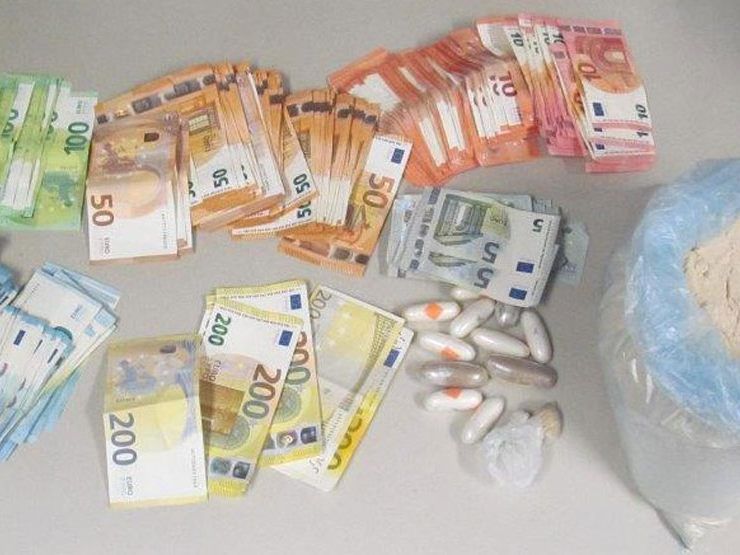 Sichergestellt: Geldscheine und Suchtmittel Sichergestellt: Geldscheine und Suchtmittel