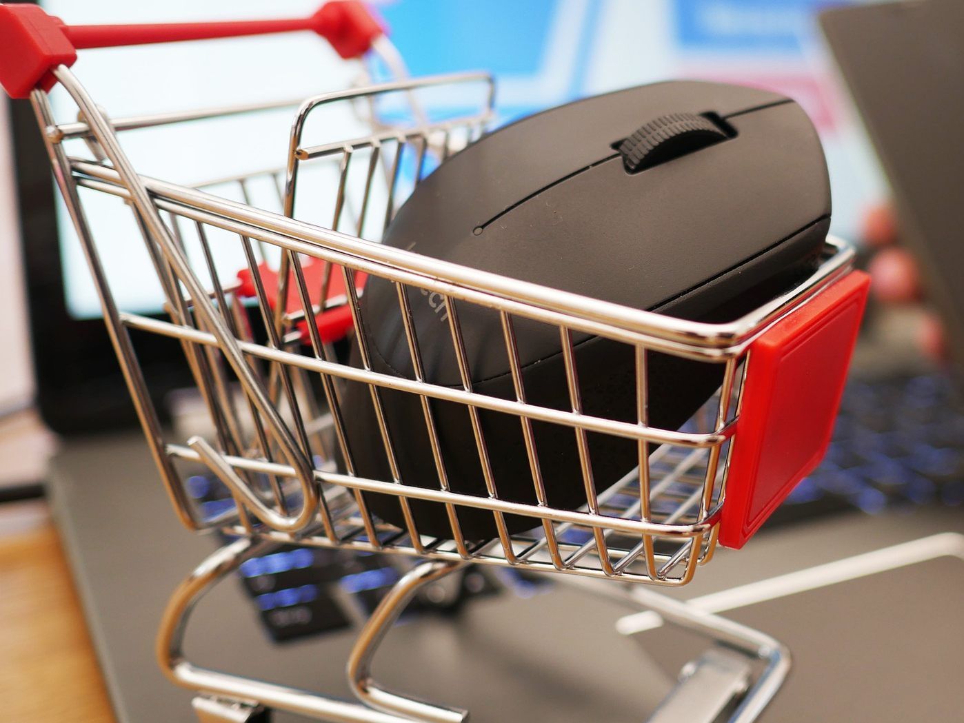 Beim Online-Shoppen sollte man einige Dinge beachten.