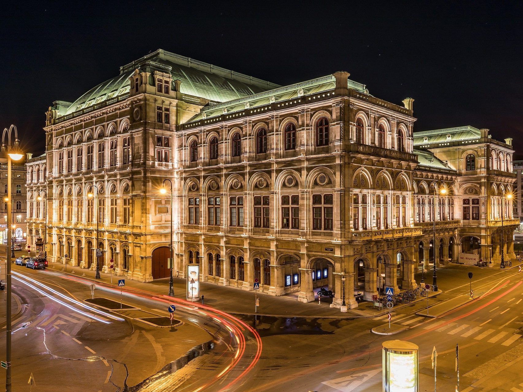Die Wiener Konzerthäuser locken zu Silvester mit einem bunten Programm. Die Wiener Konzerthäuser locken zu Silvester mit einem bunten Programm.