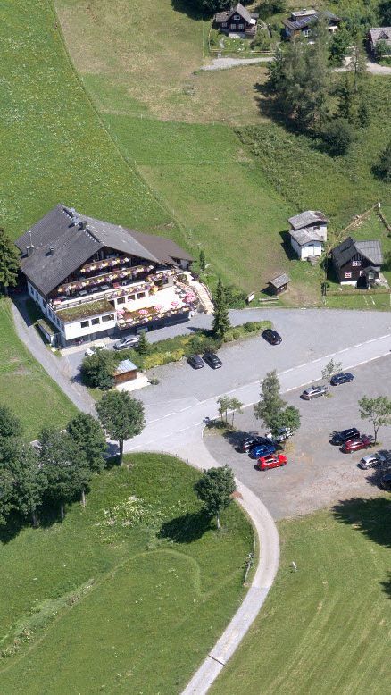 Der Alpengasthof Peterhof soll abgerissen werden und einer modernen Infrastruktur für Tages- und Übernachtungsgäste weichen.