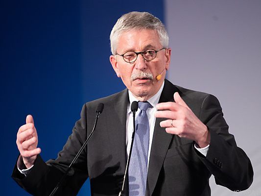Angeeckt hatte er mit rechten Thesen schon zuvor des Öfteren Angeeckt hatte er mit rechten Thesen schon zuvor des Öfteren