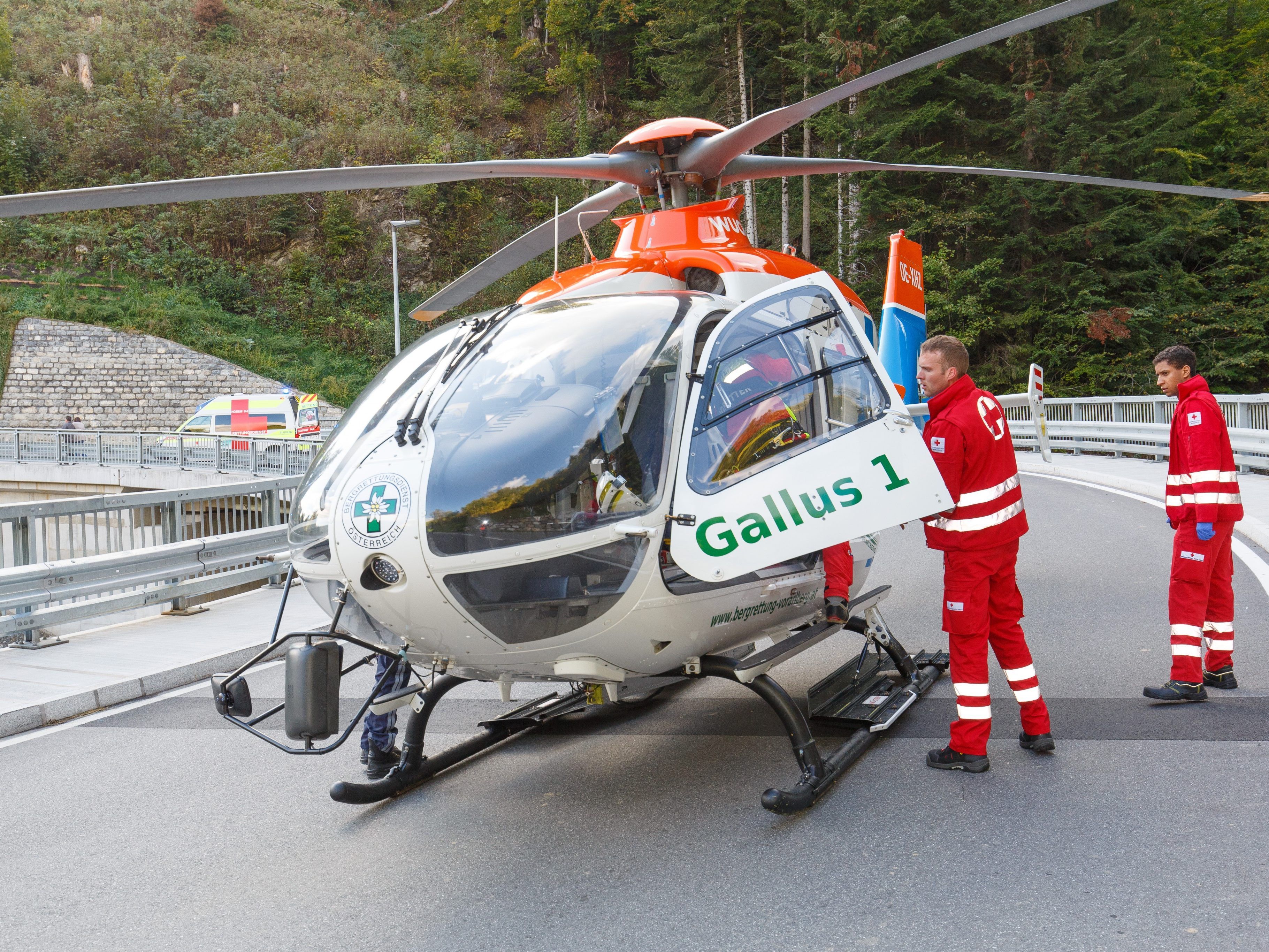 Ein Mann musste nach einem Skiunfall am Mittwoch mit dem Hubschrauber geborgen werden.