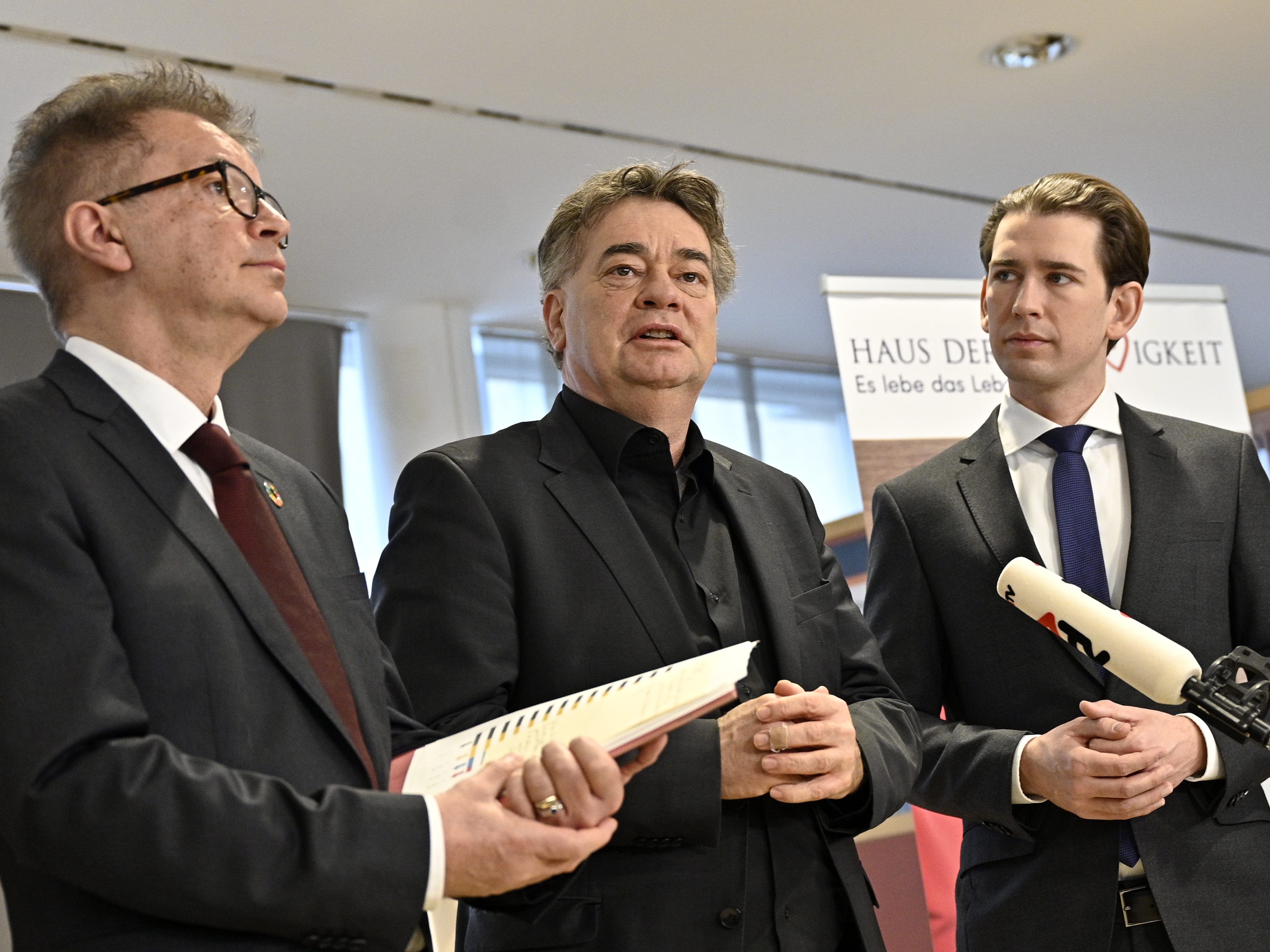 Am Mittwoch waren Anschober, Kogler und Kurz zu Besuch im "Haus der Barmherzigkeit" in Wien-Ottakring.