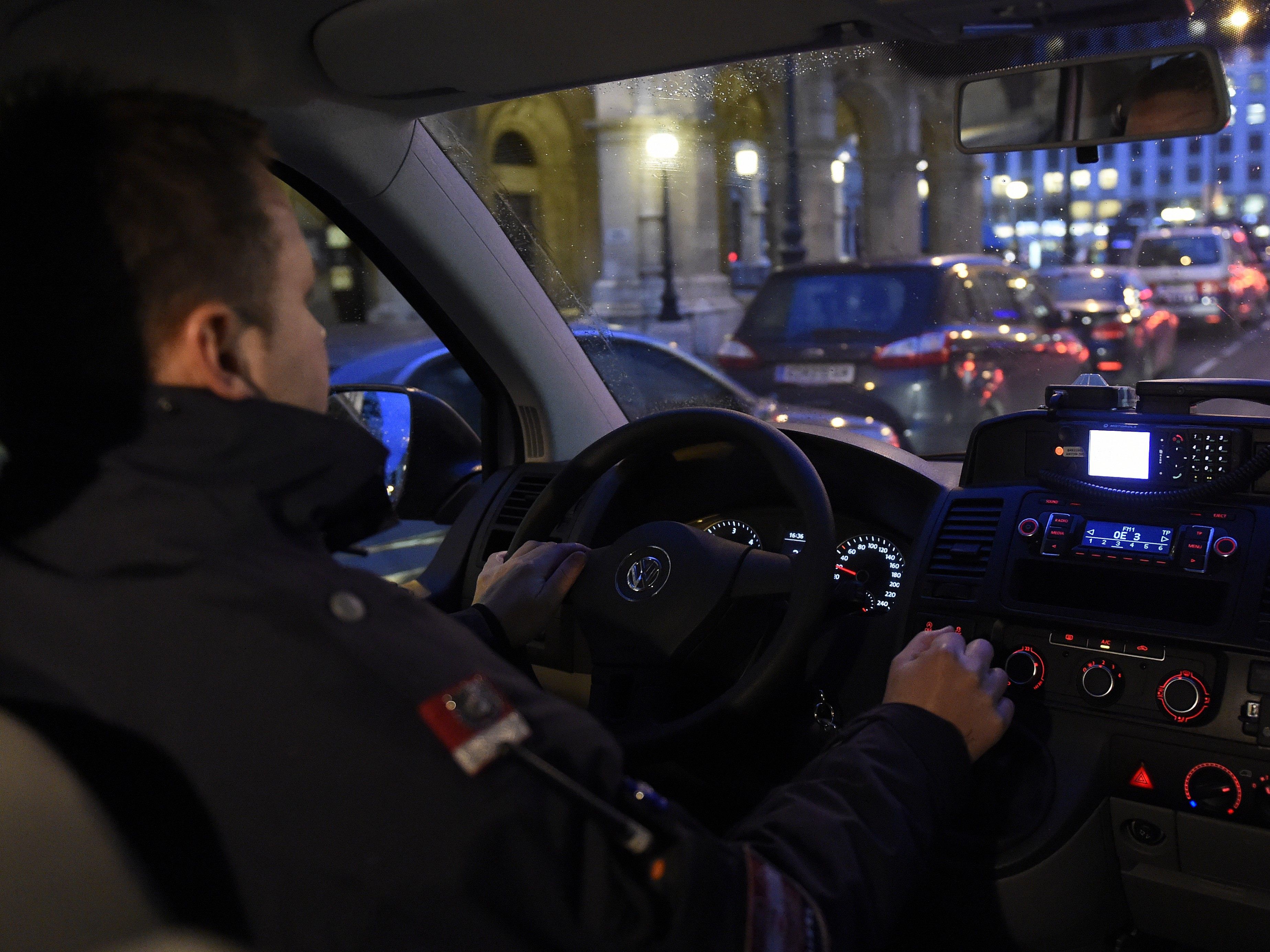 Die Polizei verfolgte den Pkw-Lenker bis zur Unfallstelle.