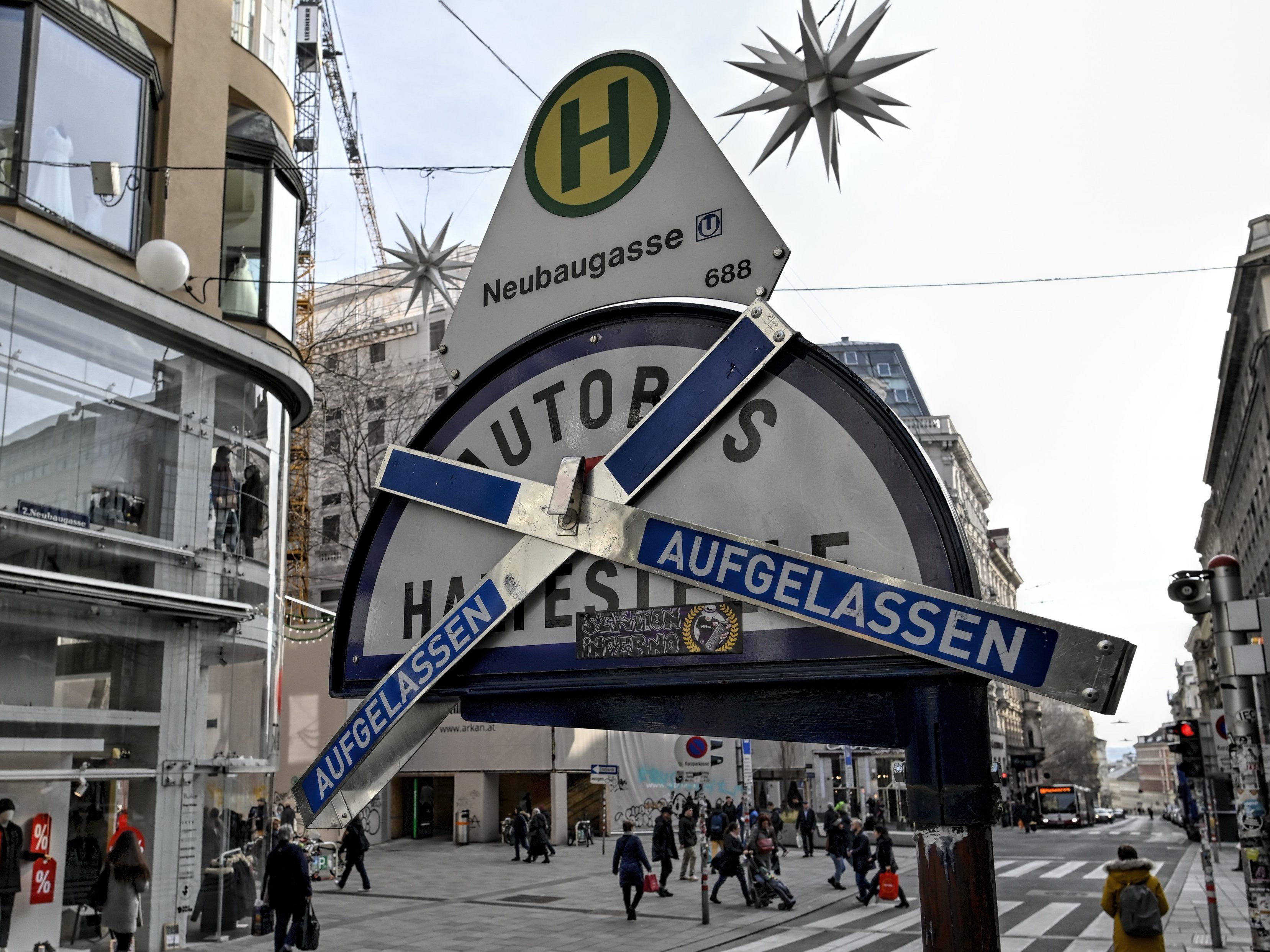 Der Umbau der Wiener Neubaugasse zur Begegnungszone hat begonnen.