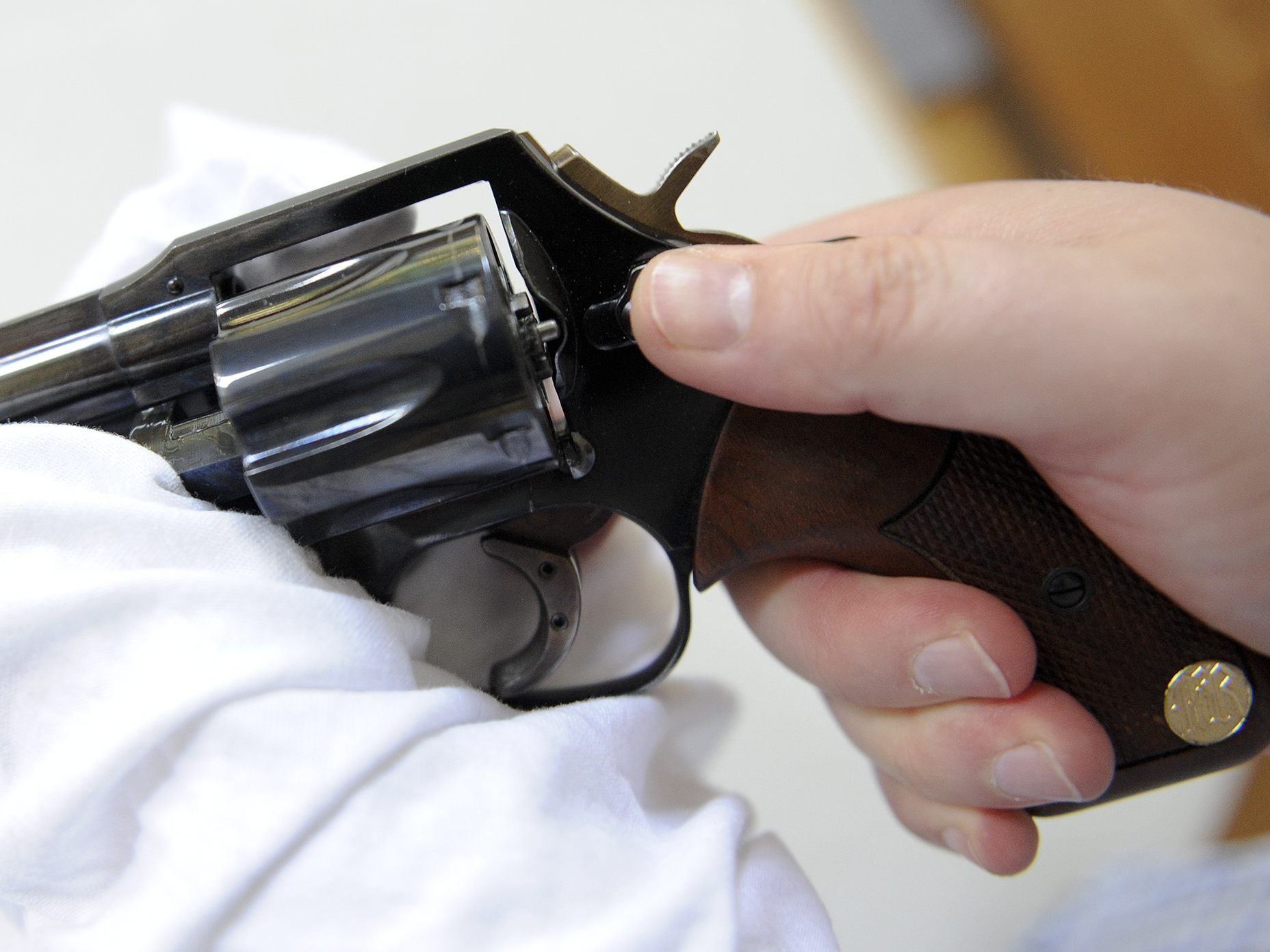 Insgesamt wurden im vergangenen Jahr 64.870 Handfeuerwaffen verkauft.