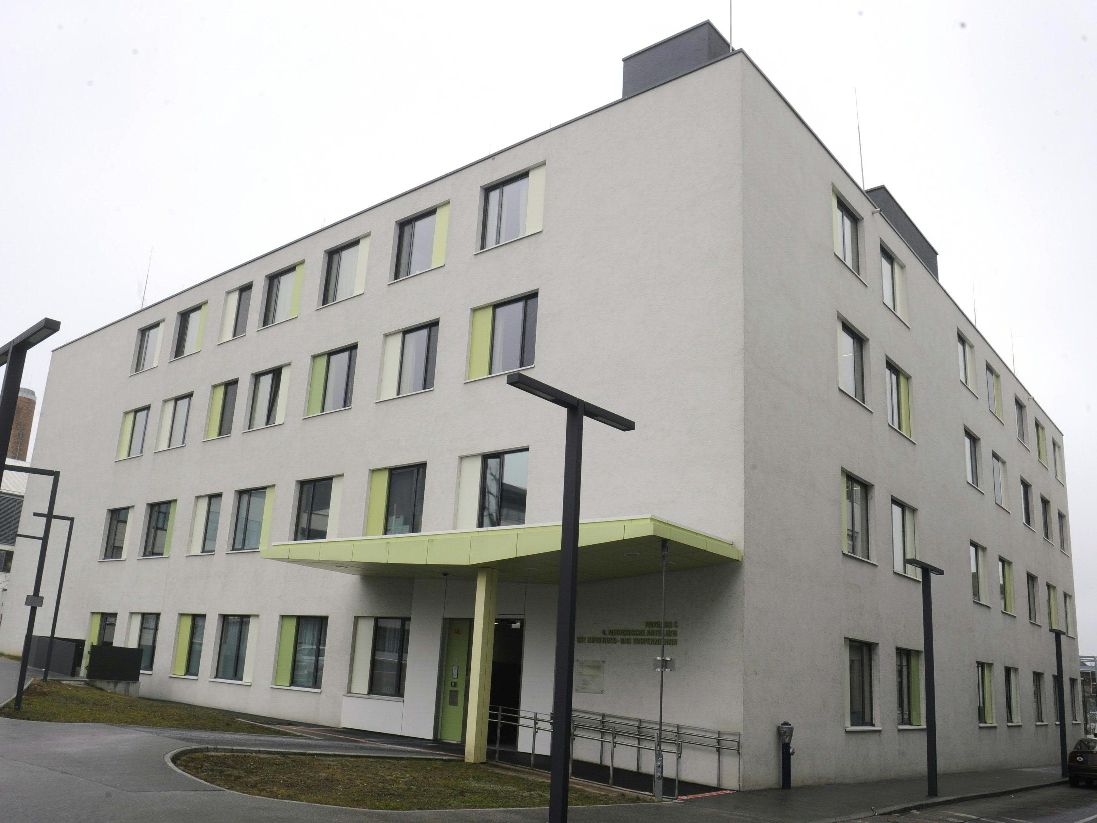 Im Kaiser-Franz-Josef-Spital wird der Mann getestet.