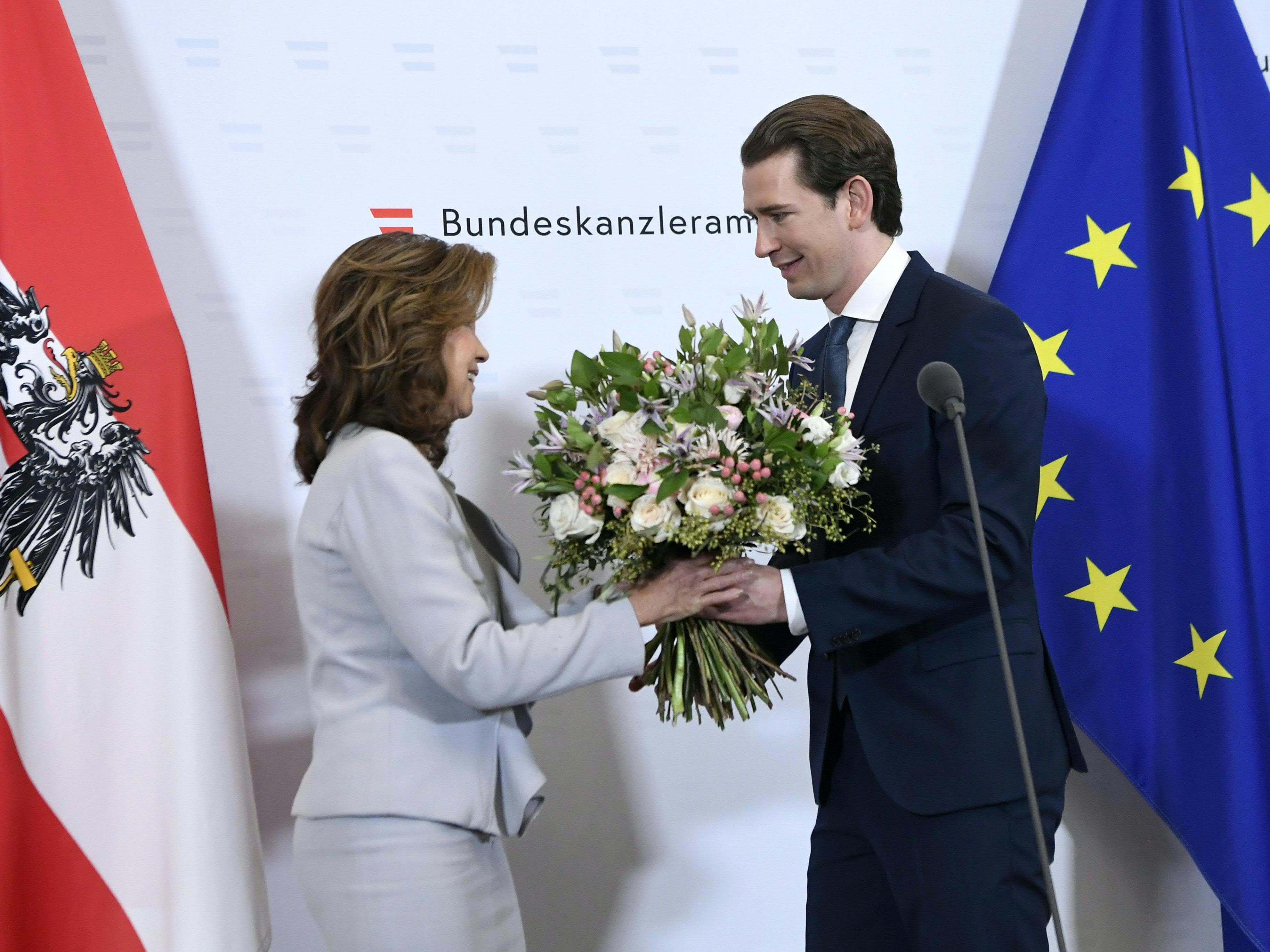 Brigitte Bierlein übergab das Bundeskanzleramt an Sebastian Kurz.