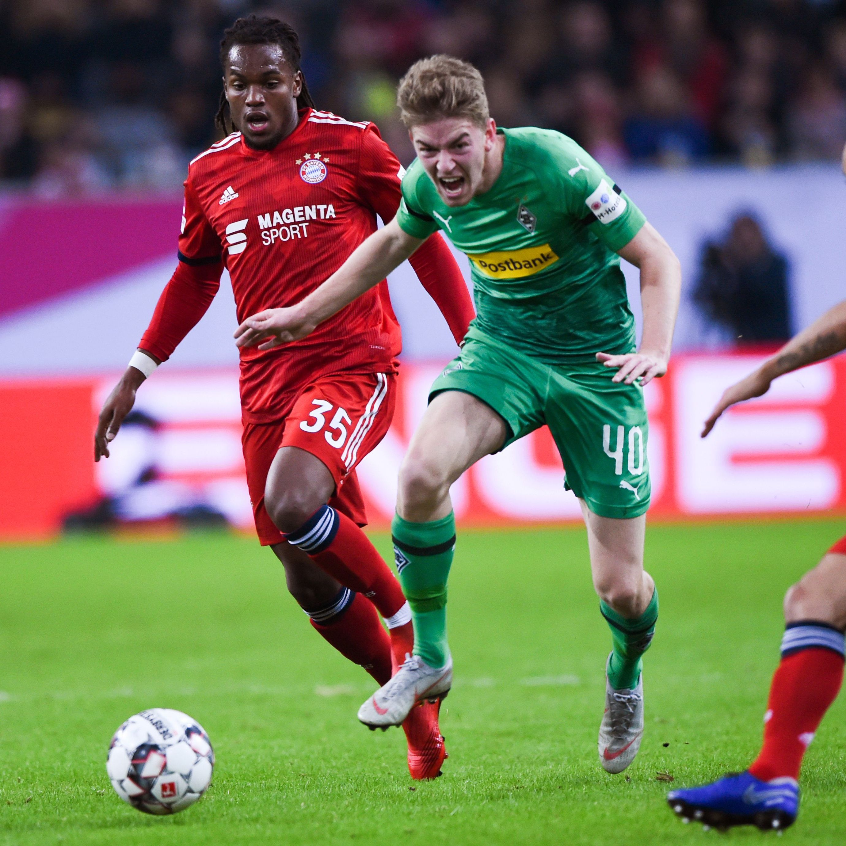 Poulsen (Mitte) spielt leihweise für die Wiener Austria.