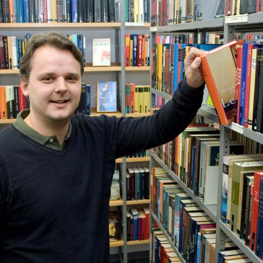 Bibliothekar Christian Ruescher