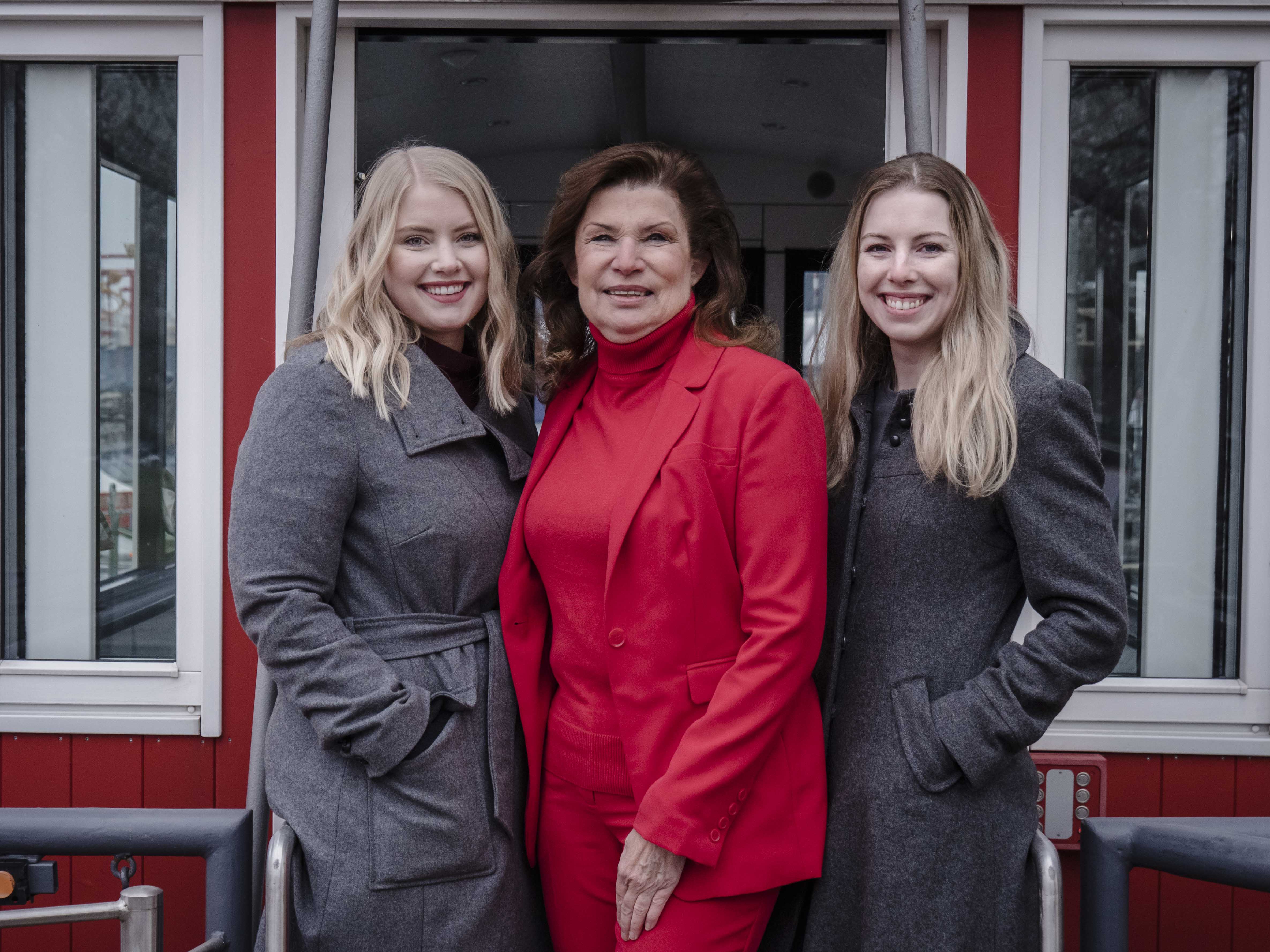 Führen das Wiener Riesenrad als Familienbetrieb: v. l. n. r. Teresa Lamac, Dr. Dorothea Lamac und Nora Lamac. Führen das Wiener Riesenrad als Familienbetrieb: v. l. n. r. Teresa Lamac, Dr. Dorothea Lamac und Nora Lamac.