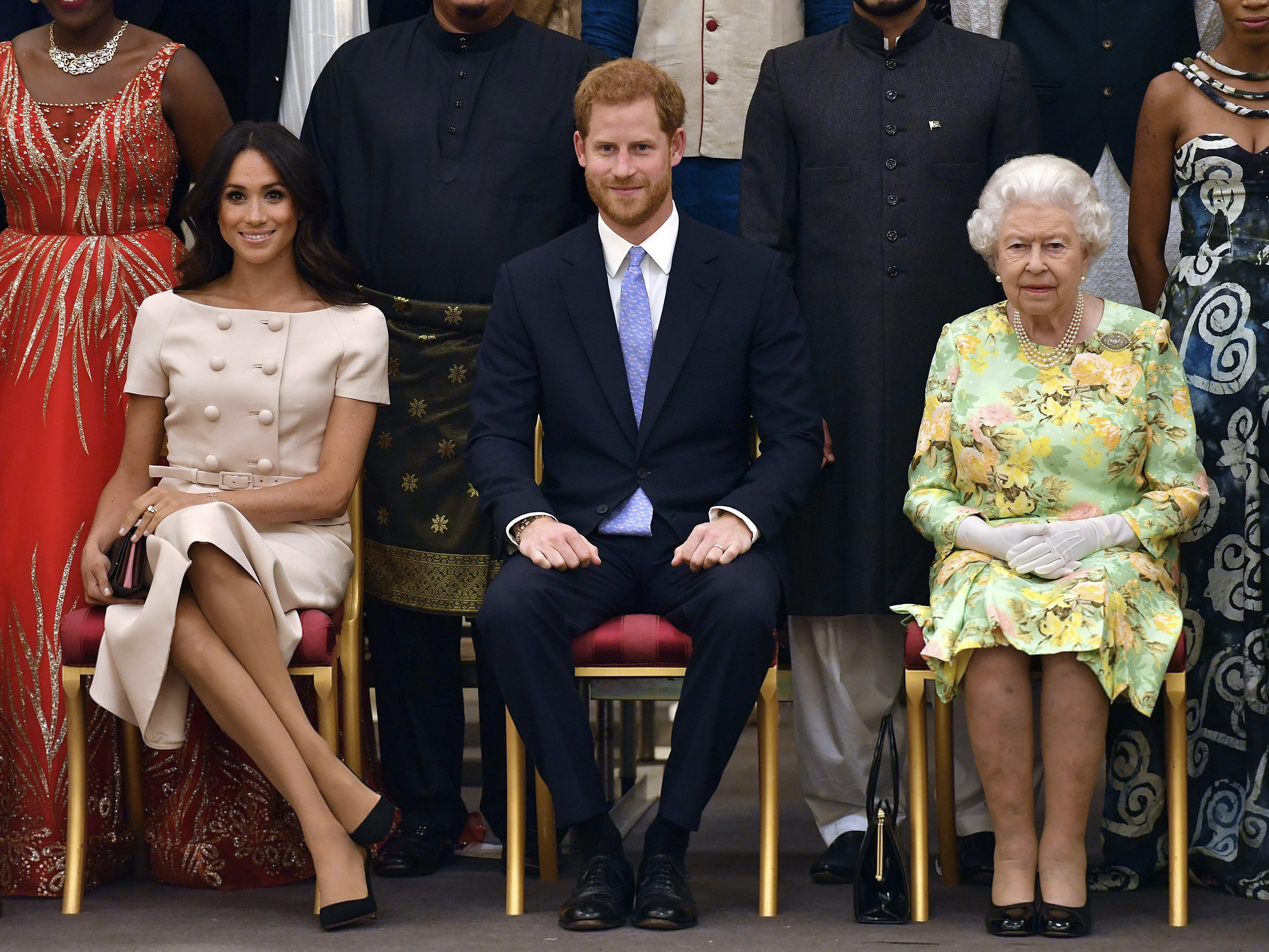 Sie sollen nicht einmal die Queen über den Schritt informiert haben. Sie sollen nicht einmal die Queen über den Schritt informiert haben.