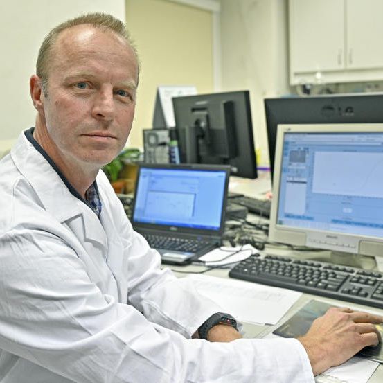 Virologe Stephan Aberle bei der Laboruntersuchung zur Abklärung des Coronavirus Virologe Stephan Aberle bei der Laboruntersuchung zur Abklärung des Coronavirus
