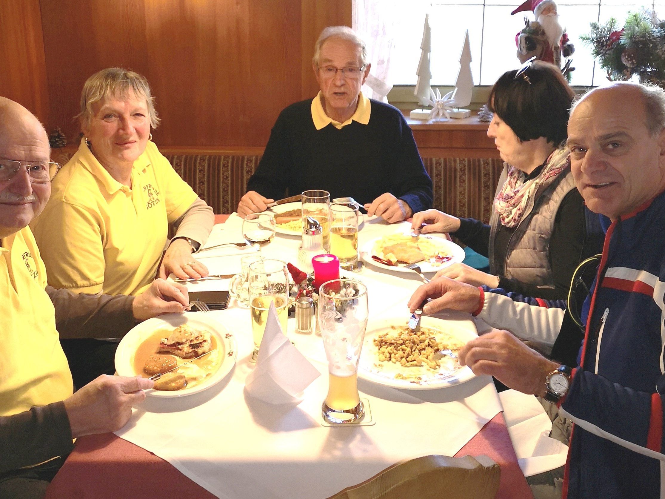 Das Mittagessen in einem Gashaus in Scheidegg schmeckte nach der Wanderung besonders gut Das Mittagessen in einem Gashaus in Scheidegg schmeckte nach der Wanderung besonders gut