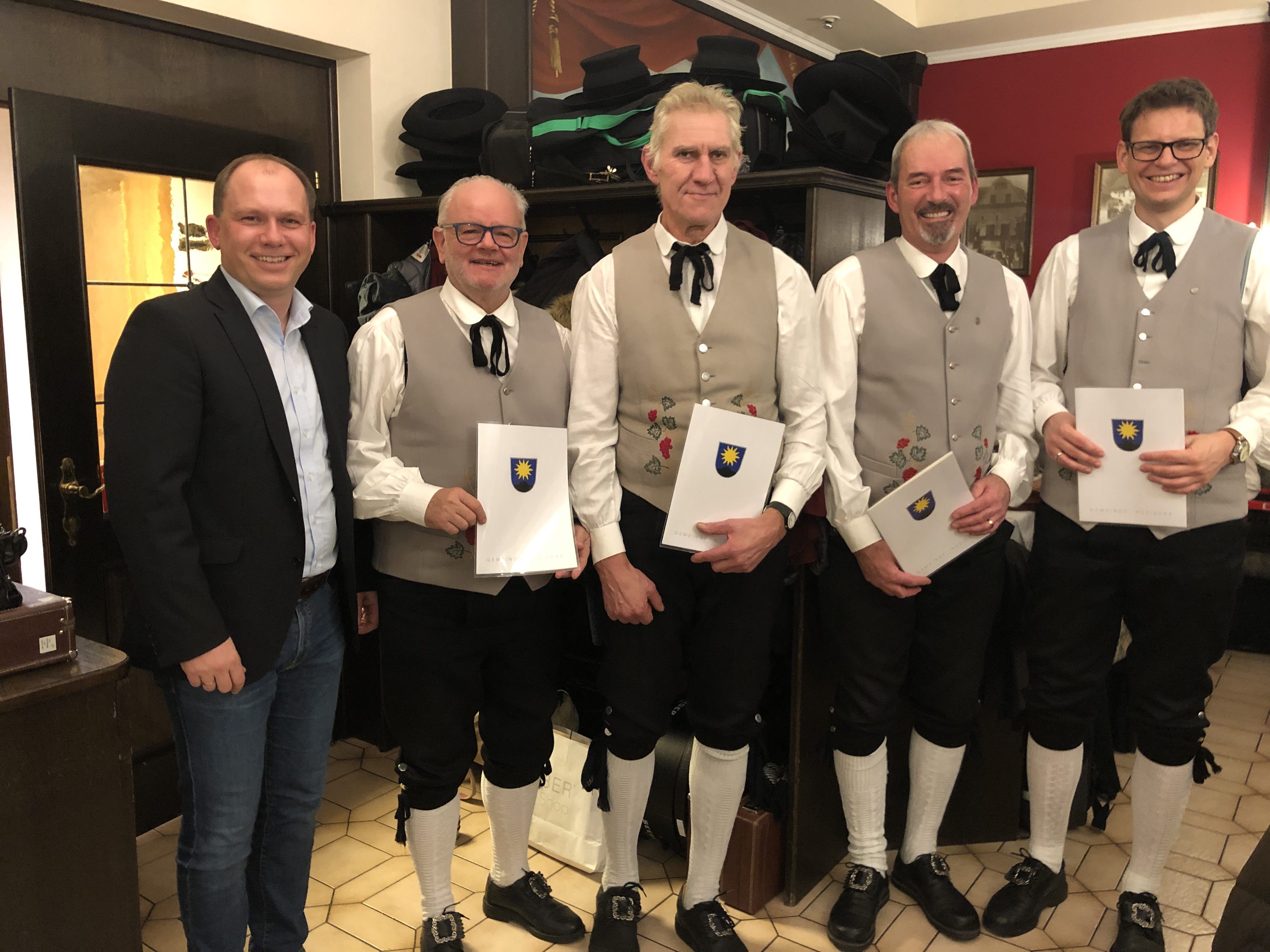 v.l.n.r.: Bürgermeister Mag. Peter Neier, Ferdinand Gstrein, Reinhard Engstler, Markus Holdermann, Roland Comploj v.l.n.r.: Bürgermeister Mag. Peter Neier, Ferdinand Gstrein, Reinhard Engstler, Markus Holdermann, Roland Comploj