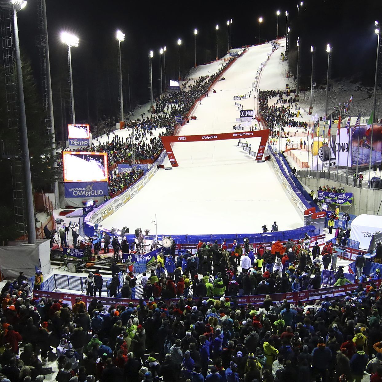 Auch in dieser Saison steht für die Männer wieder ein Nachtslalom in Madonna di Campiglio auf dem Programm.
