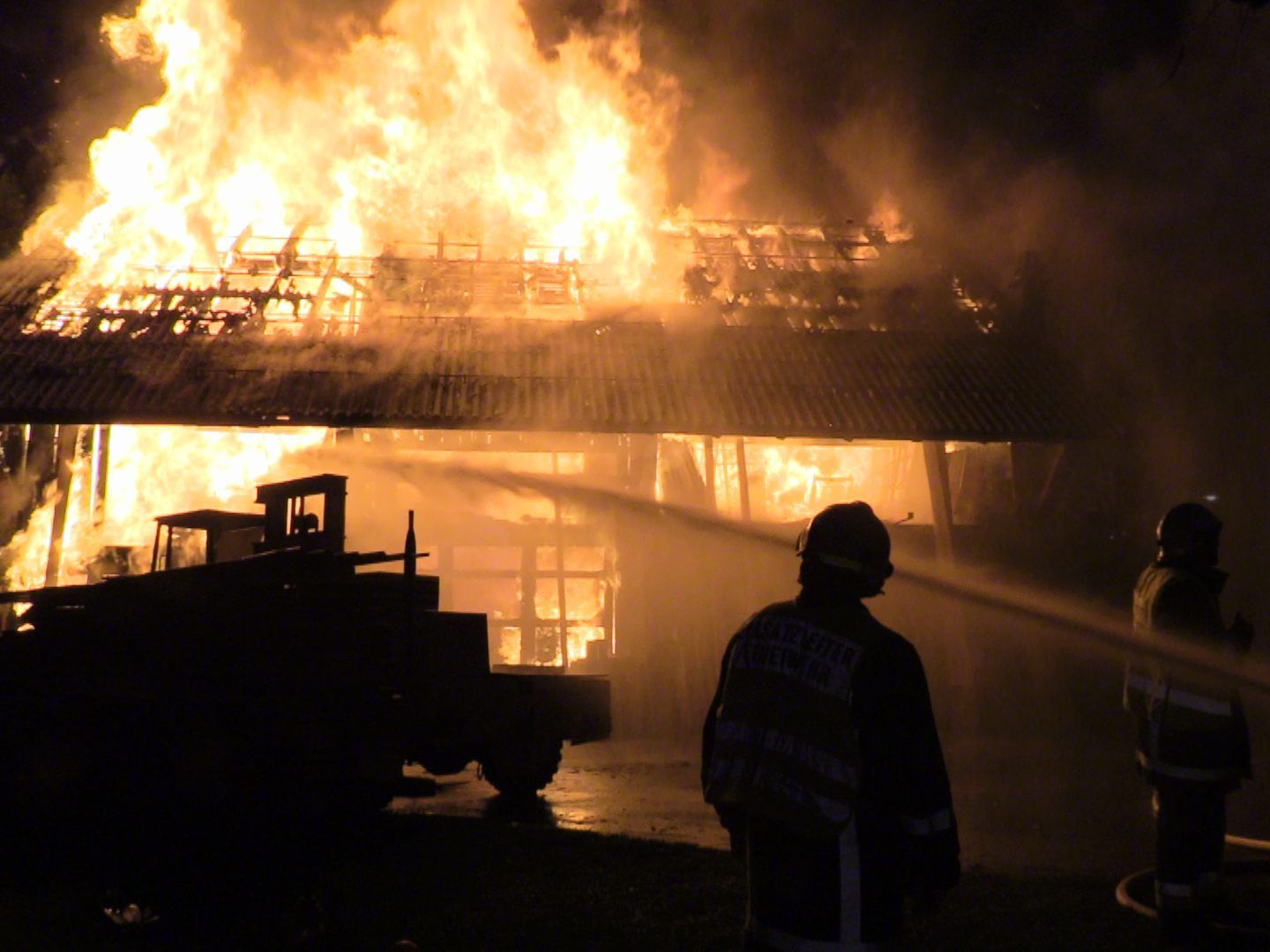 Bild: Brand Sägewerk in Kennelbach. Bild: Brand Sägewerk in Kennelbach.