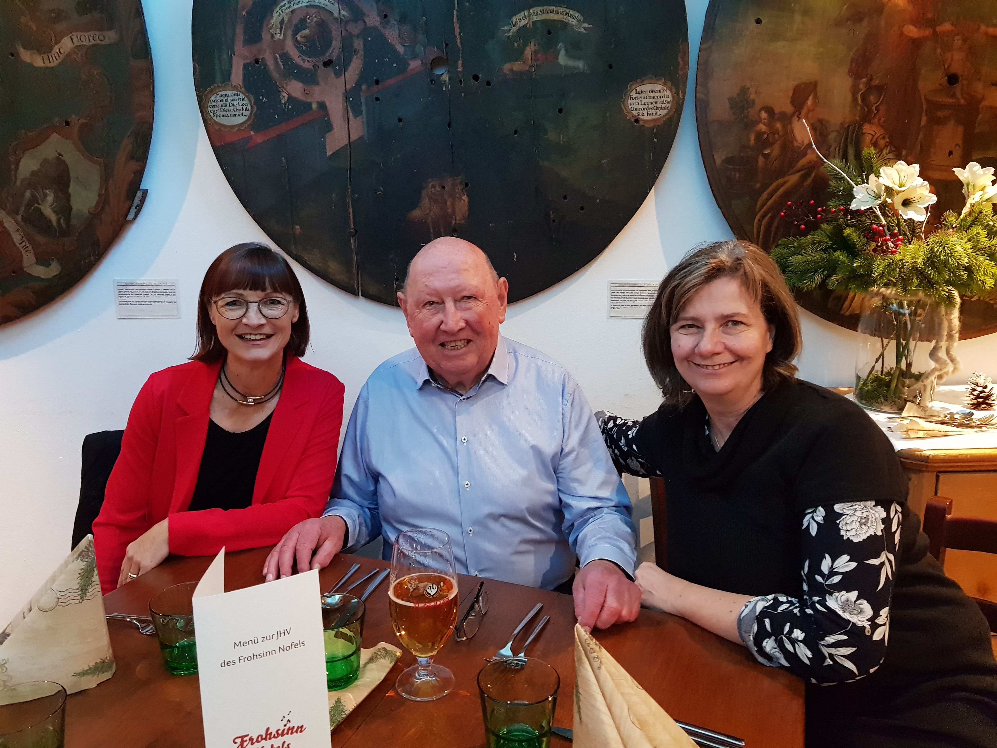 OV Doris Wolf, Ehrenobmann Mandi Lang, Chorleiterin Gaby Walch OV Doris Wolf, Ehrenobmann Mandi Lang, Chorleiterin Gaby Walch