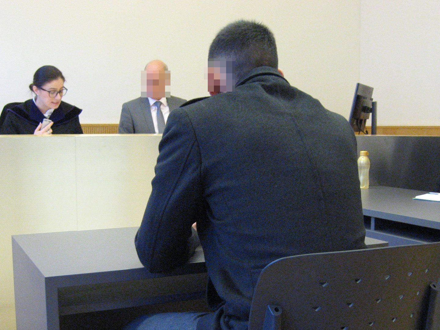 Brutale Schlägerei vor Fahrschule