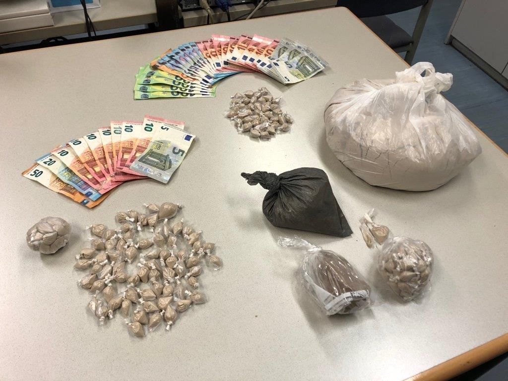 Insgesamt konnte über 1 Kilo Heroin beschlagnahmt werden Insgesamt konnte über 1 Kilo Heroin beschlagnahmt werden