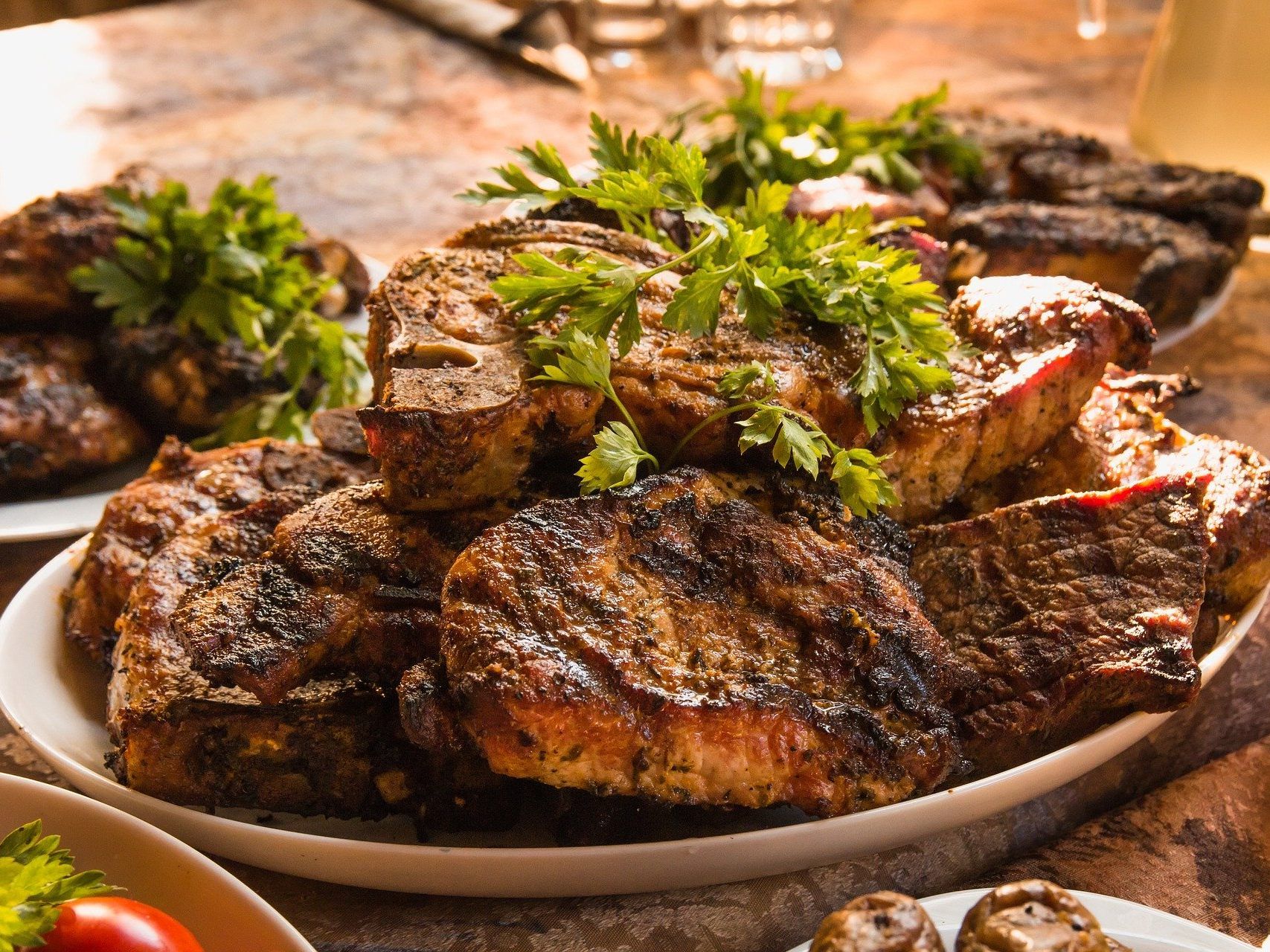 Viele wollen im neuen Jahr 2020 weniger Fleisch essen.