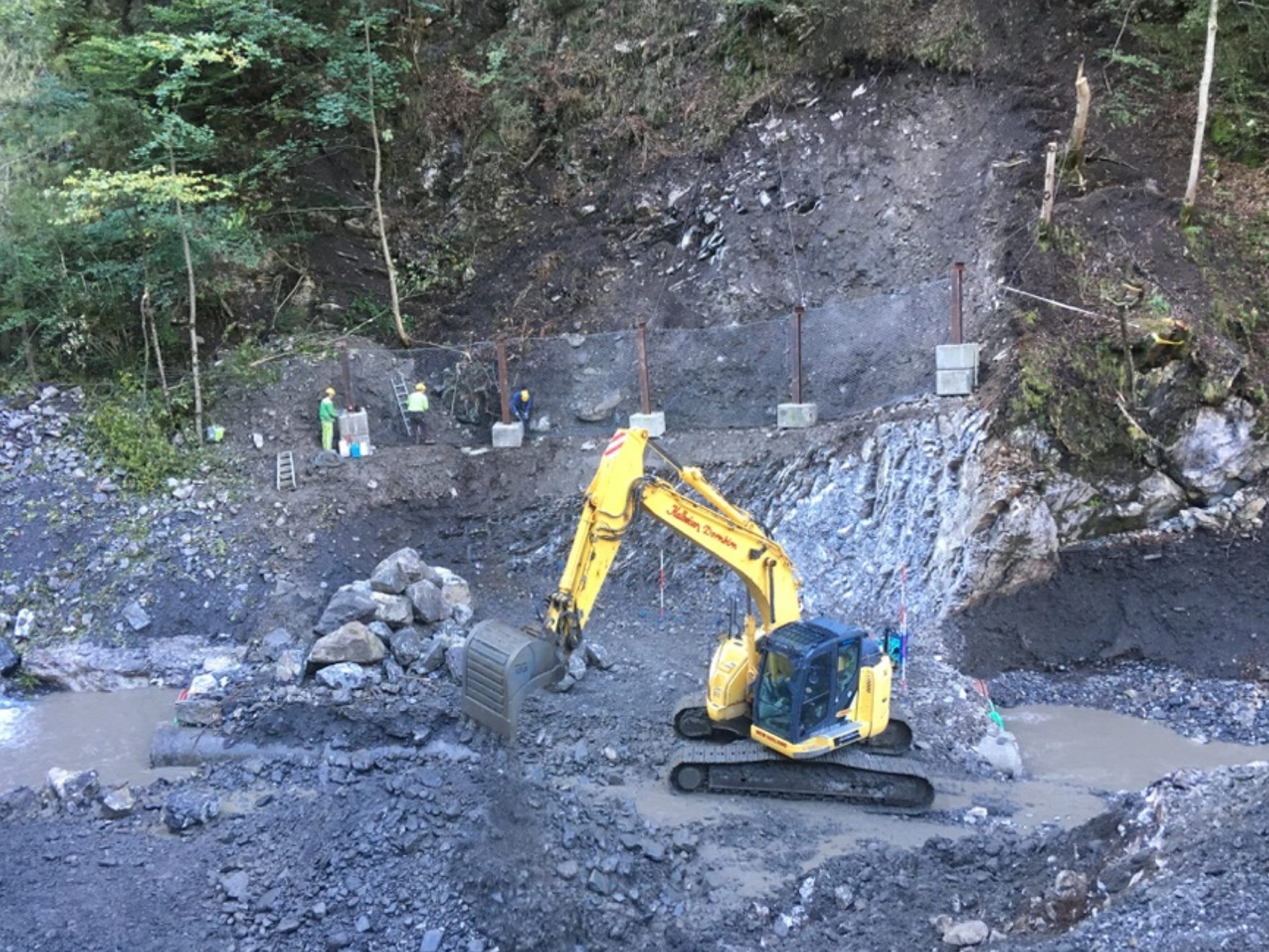 Das Bachbett der Frödisch wurde ausgebaggert