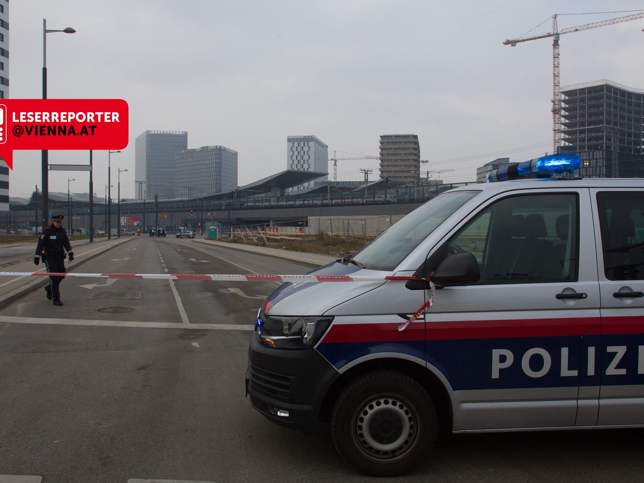 Die Karl-Popper-Straße am Hauptbahnhof wurde gesperrt. Die Karl-Popper-Straße am Hauptbahnhof wurde gesperrt.