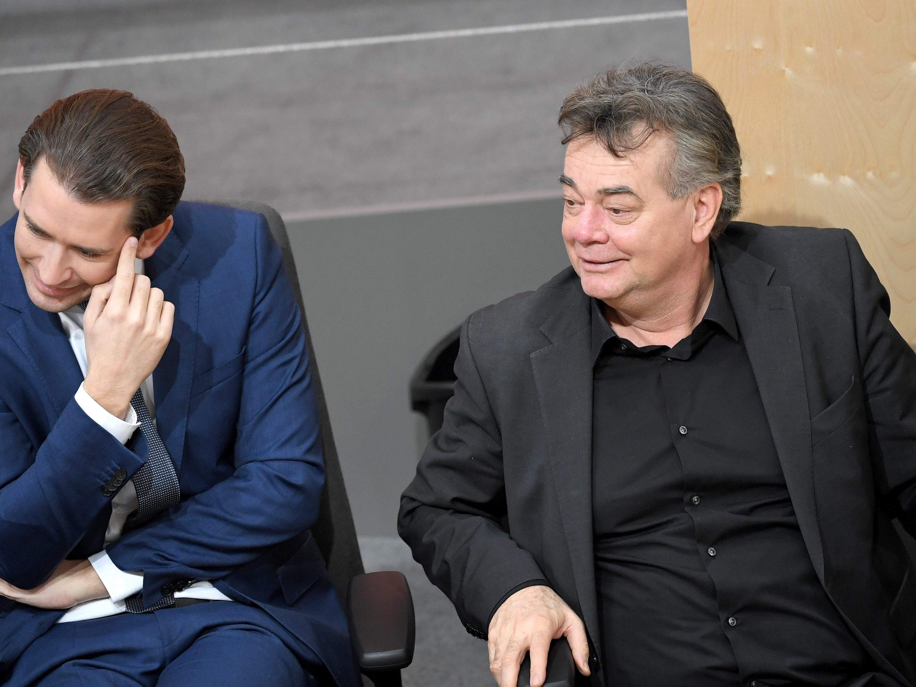 Die Österreicher trauen der Regierung Kurz-Kogler mehr zu als der Regierung Kurz-Strache.